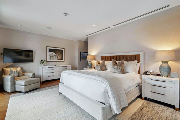 #5BE - Master Bedroom