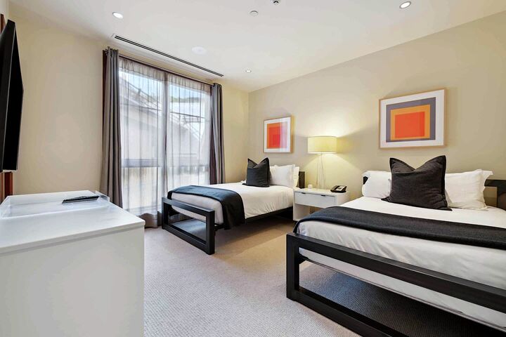 #6GE - Bedroom