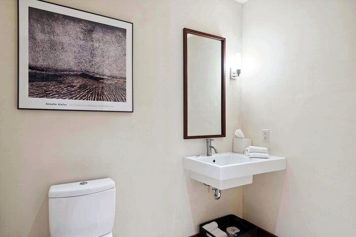 #6GE - Bathroom
