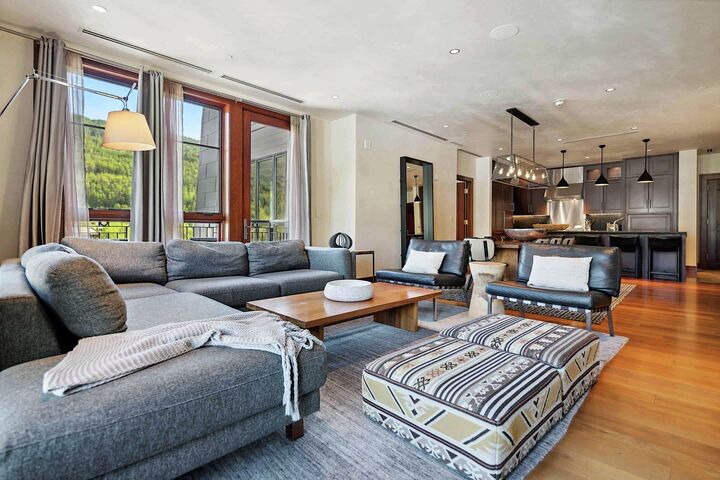 #6GE - Living Area