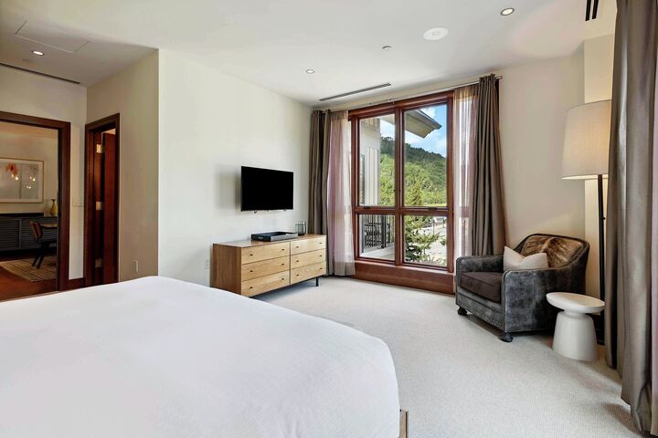 #6GE - Master Bedroom