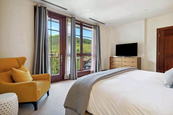 #6GE - Bedroom