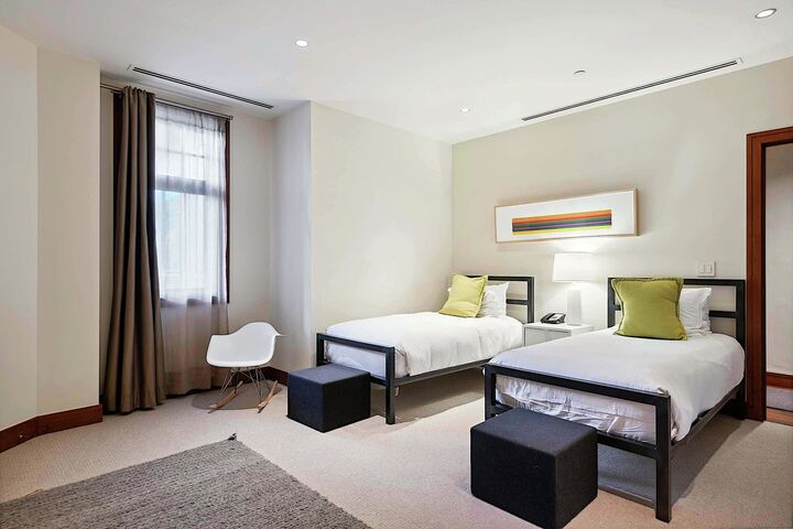 #6GE - Bedroom