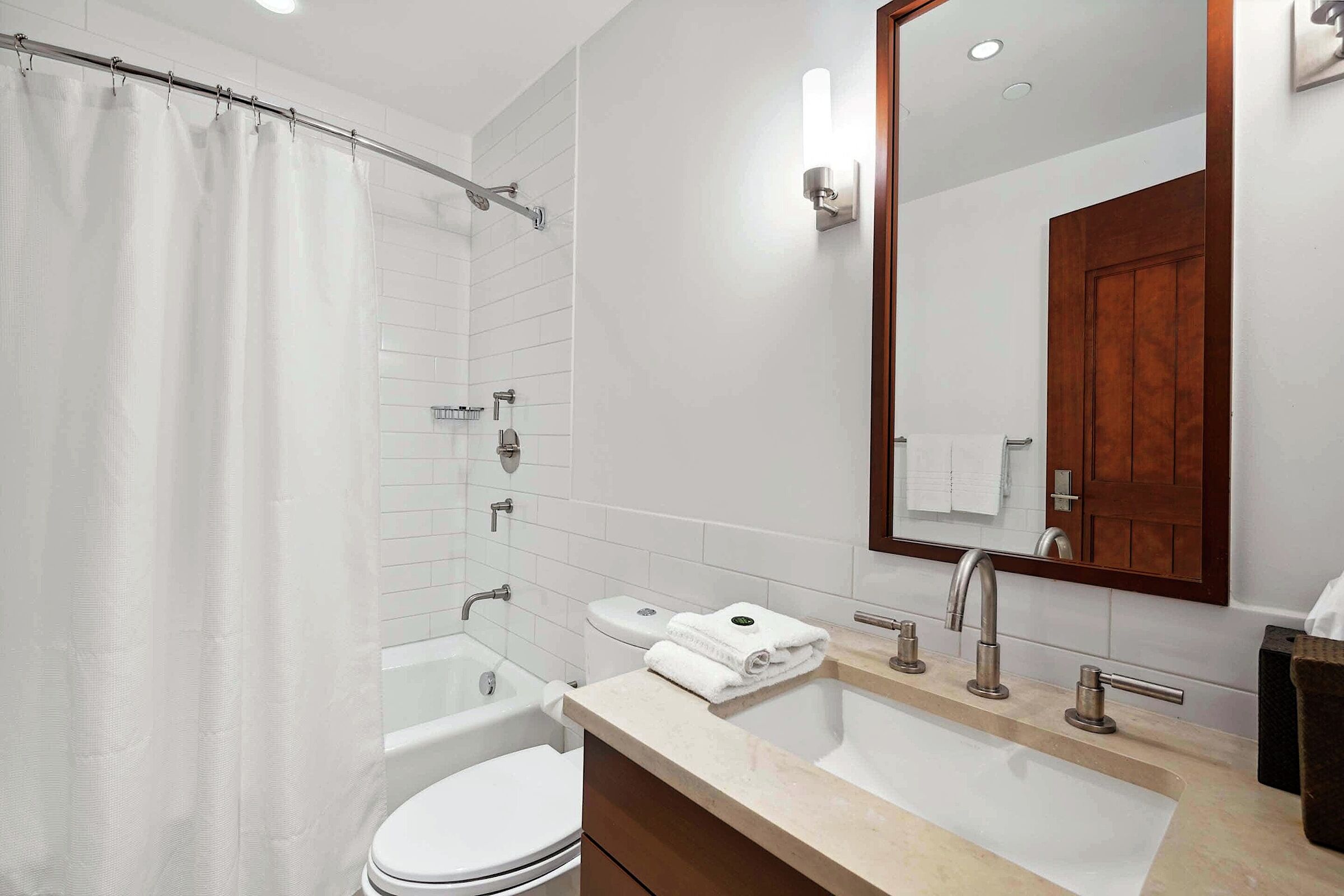 #6GE - Ensuite Bathroom