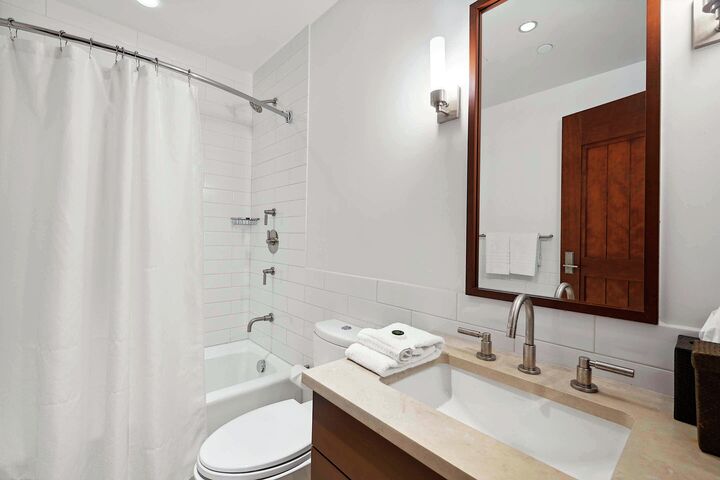#6GE - Ensuite Bathroom