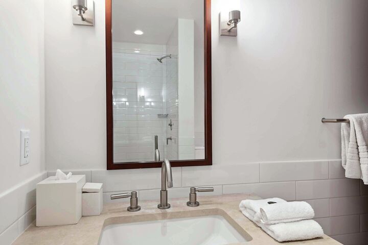 #6GE - Ensuite Bathroom