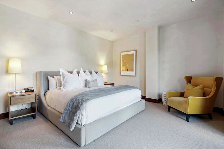 #6GE - Bedroom