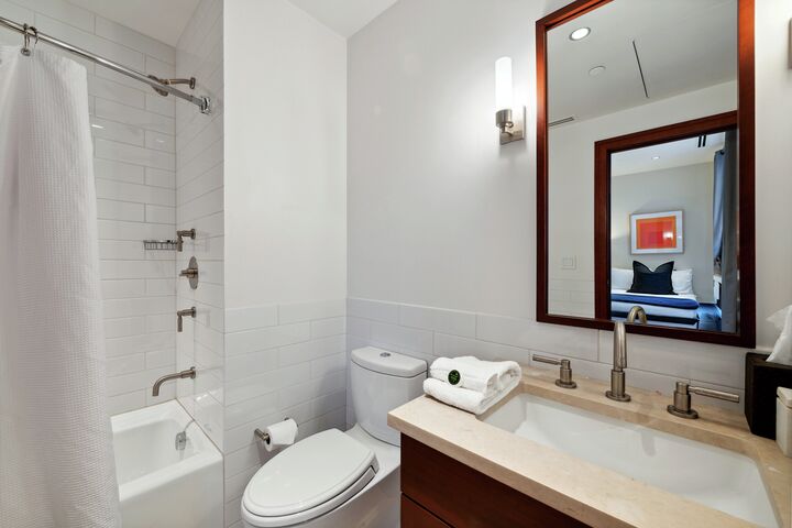 #6GE - Ensuite Bathroom