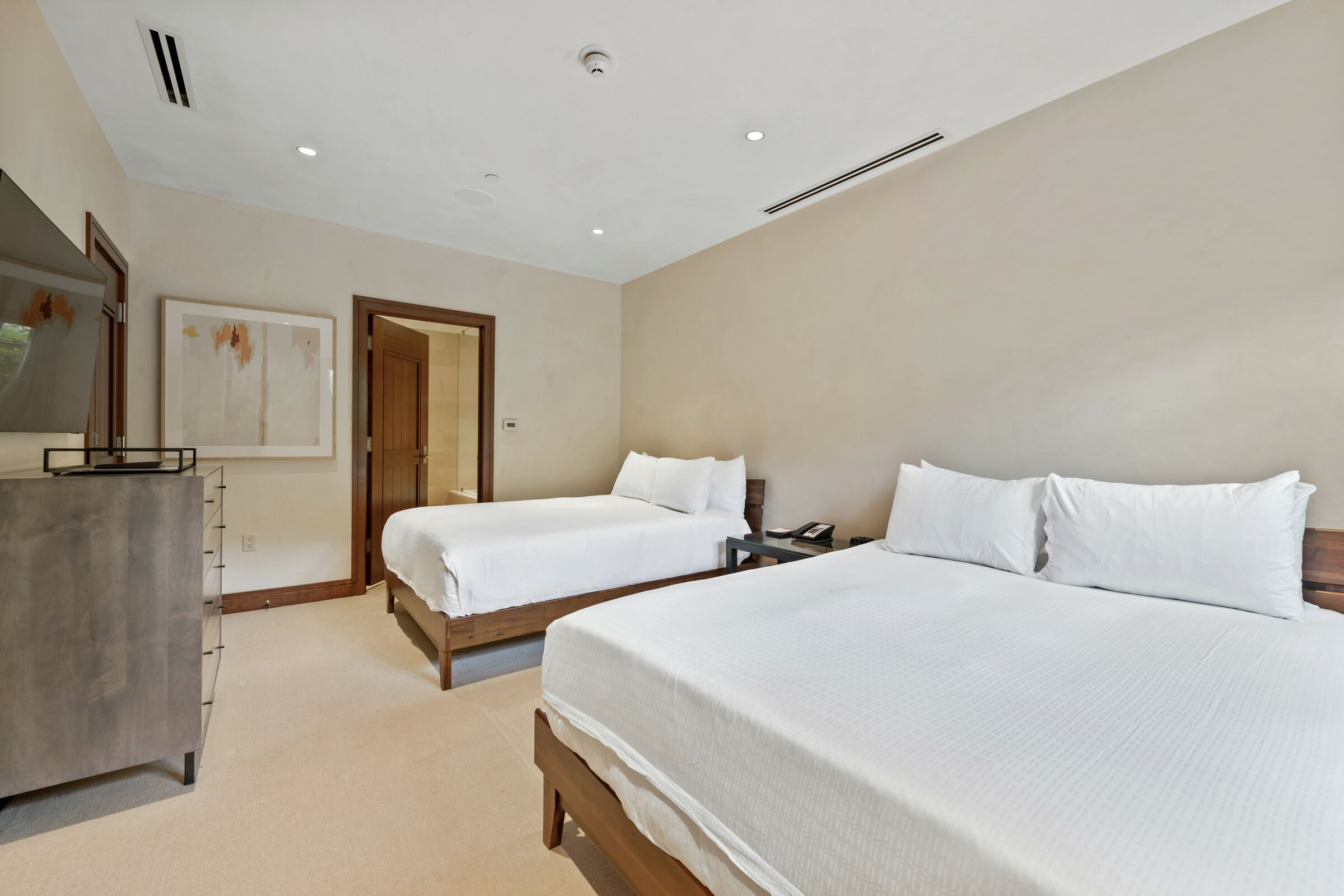 #3EE - Bedroom