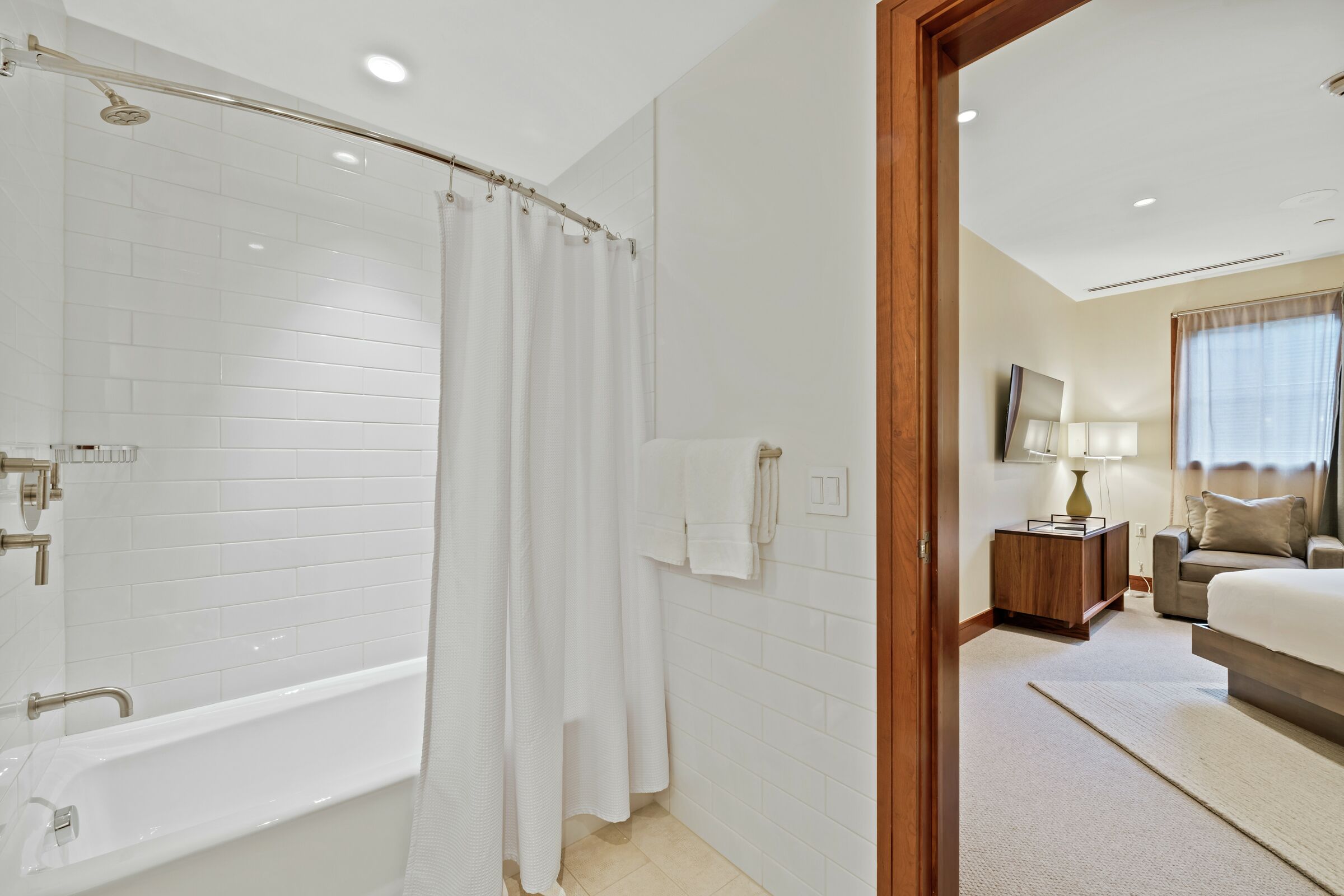 #3EE - Master Ensuite Bathroom
