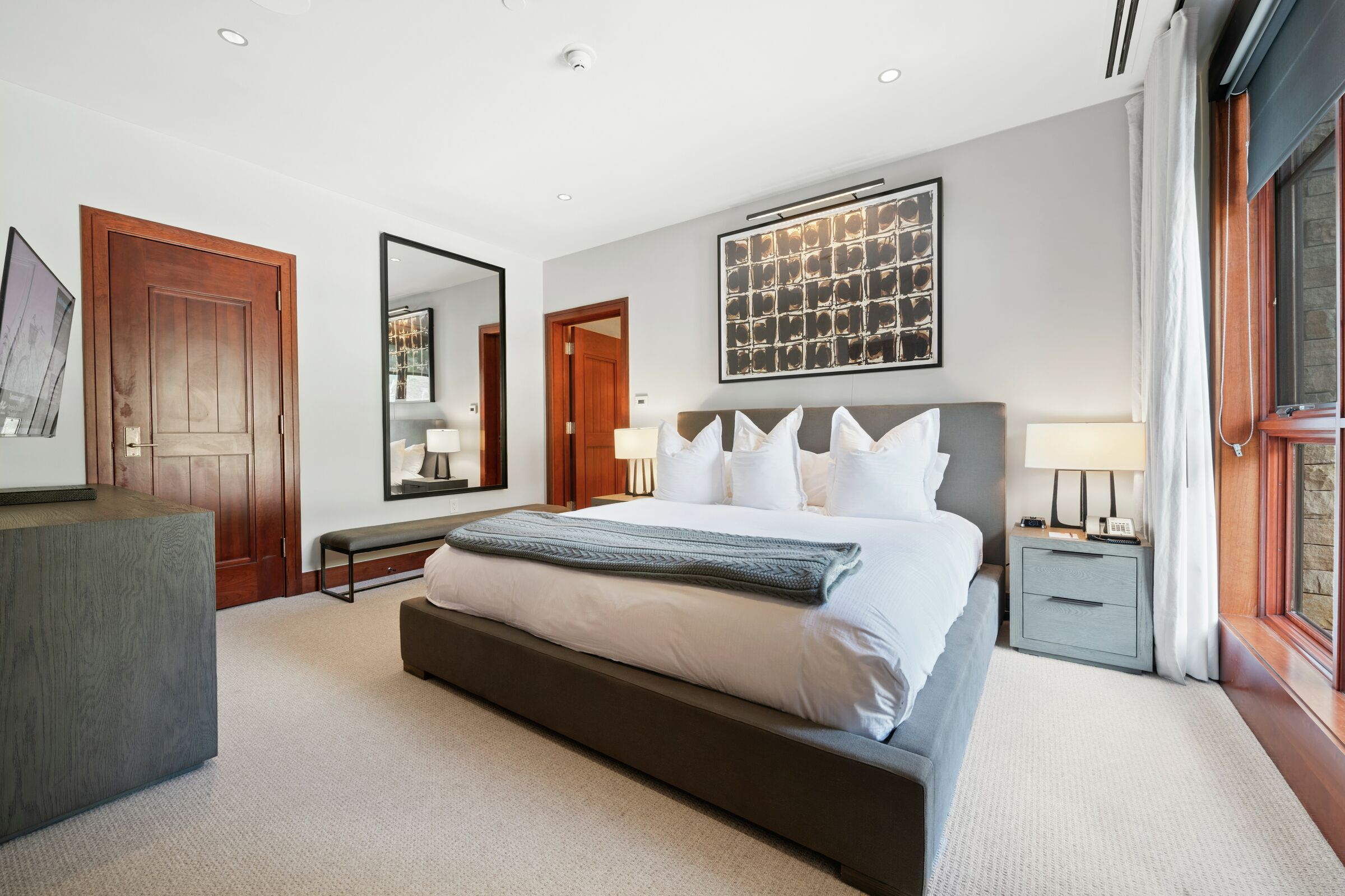 #5CE - Master Bedroom