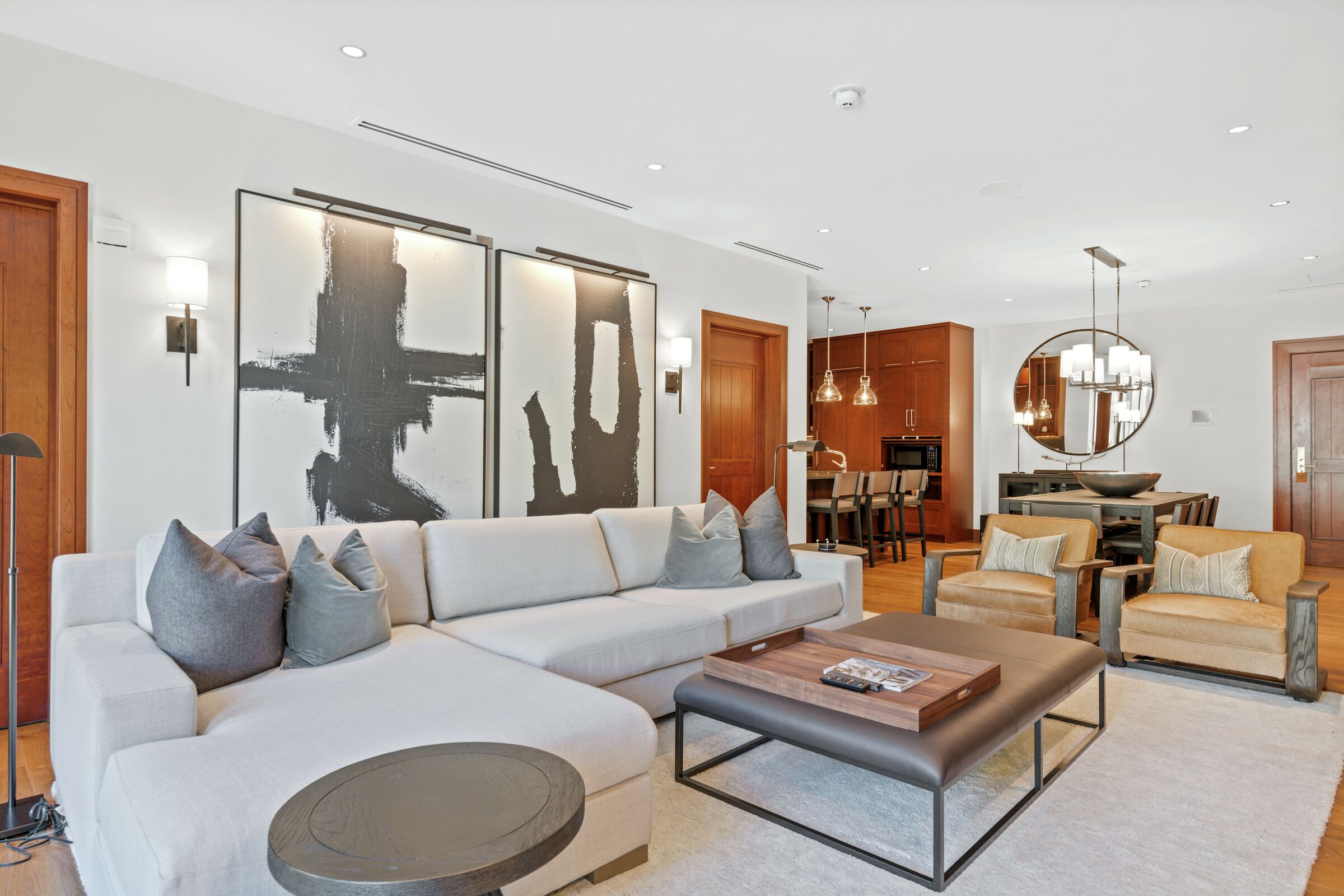 #5CE - Living Room