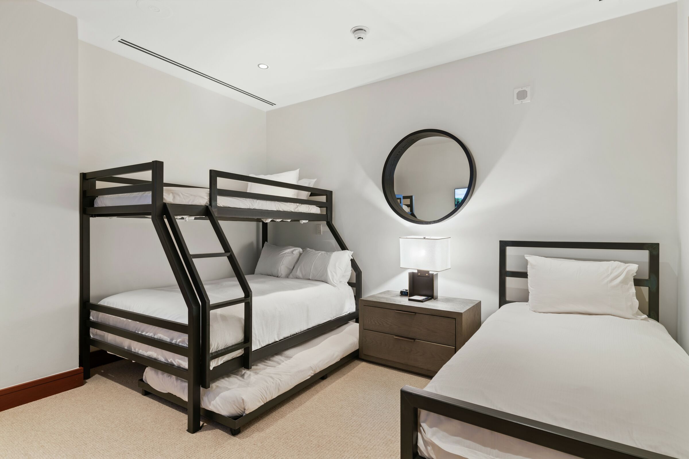 #5CE - Bedroom