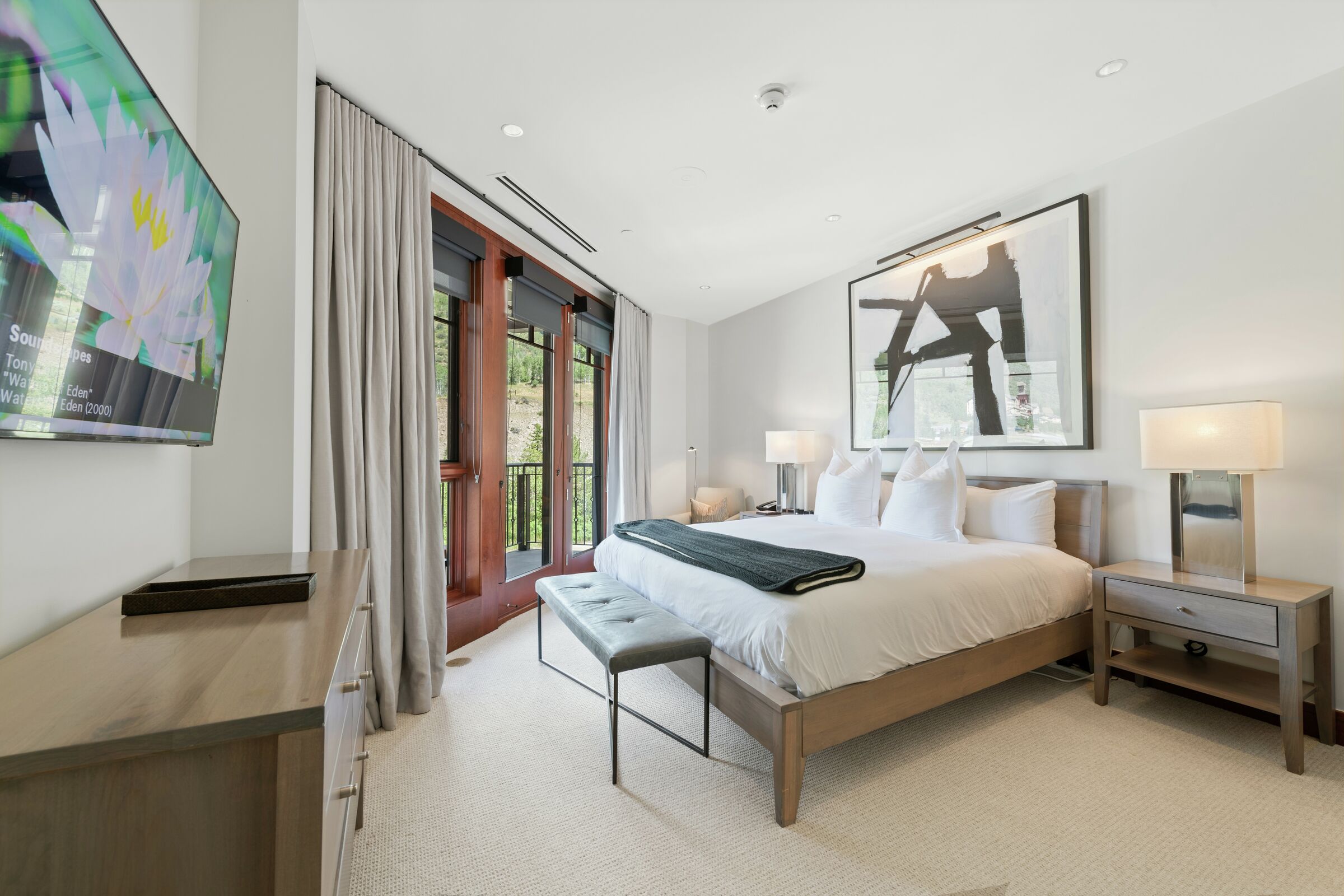#5CE - Bedroom