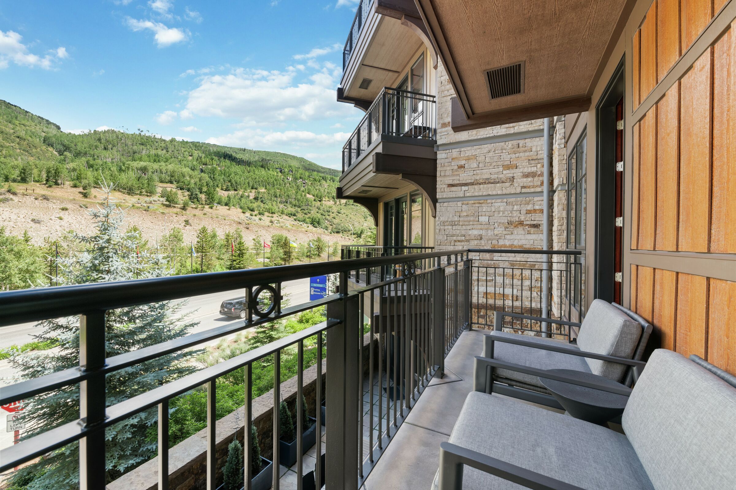 #5CE - Balcony