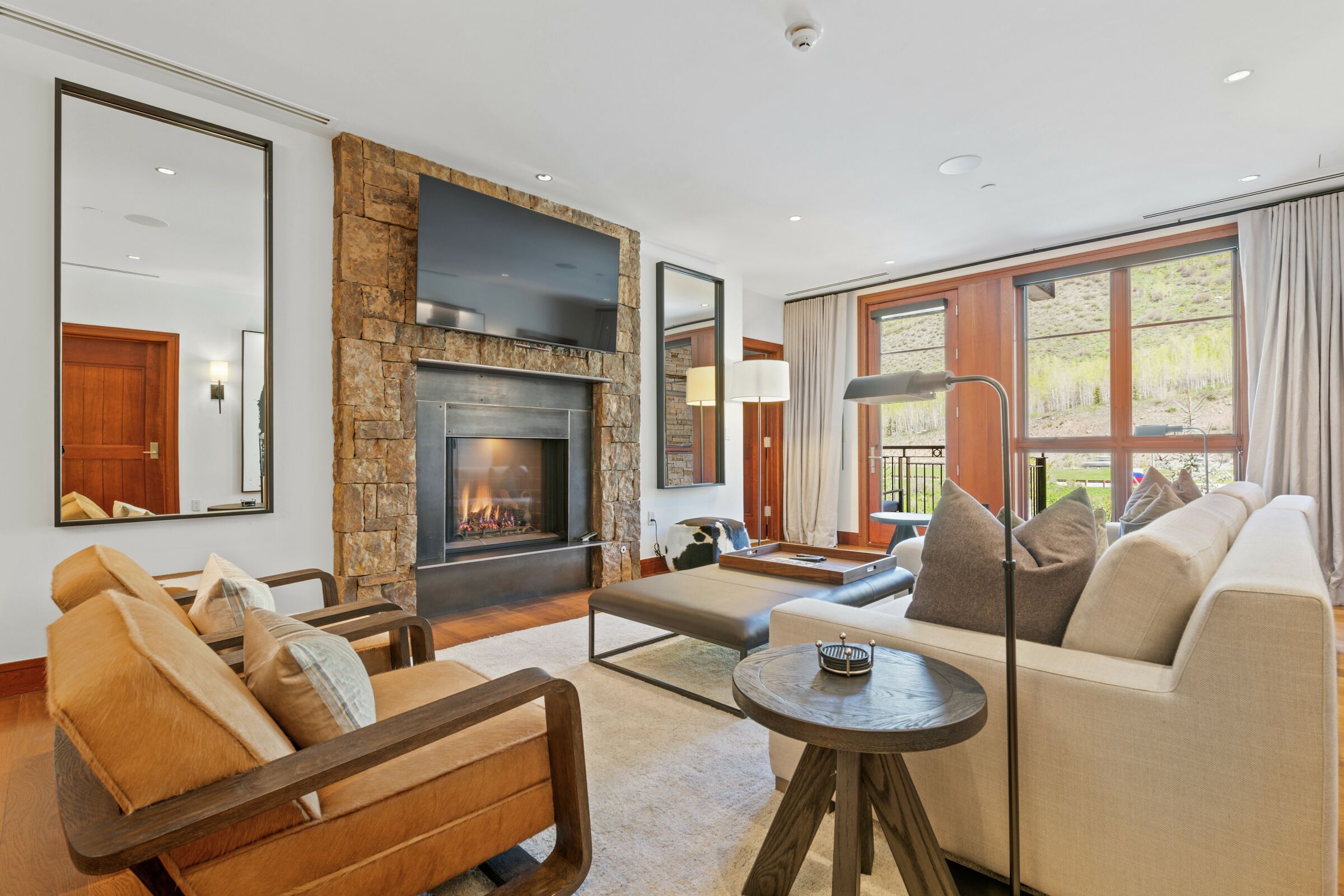 #5CE - Living Room