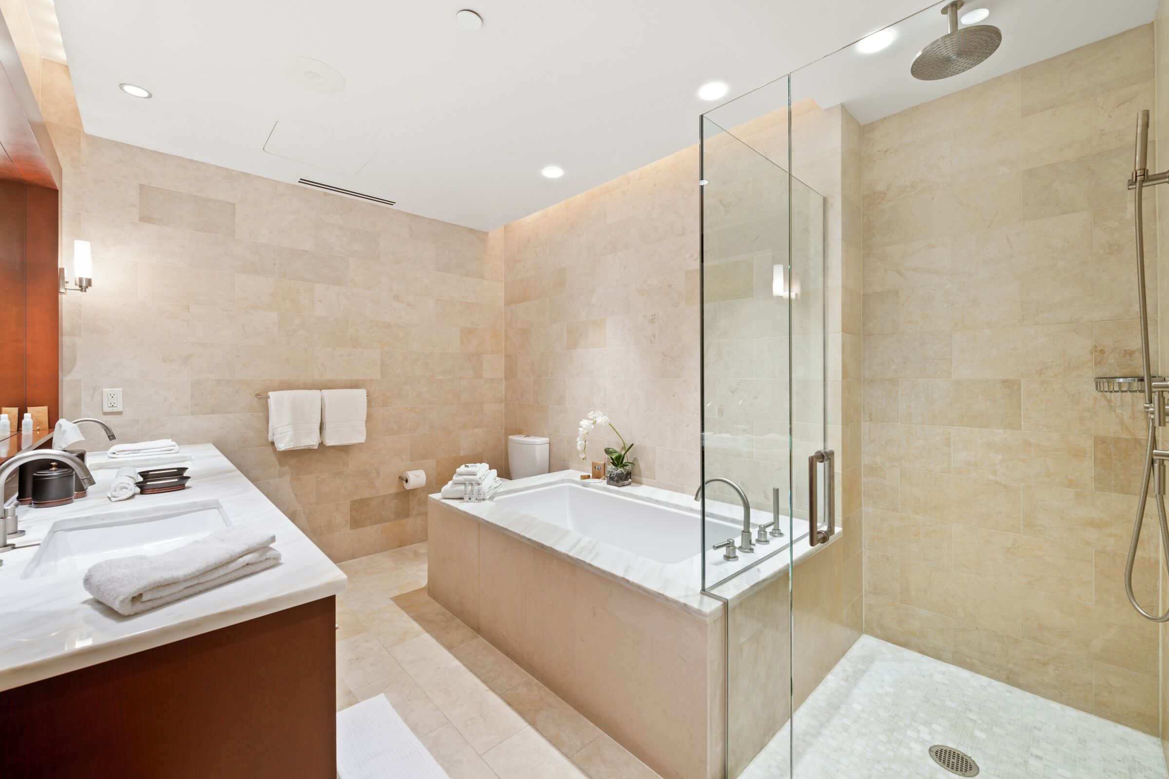 #5CW - Master Ensuite Bathroom
