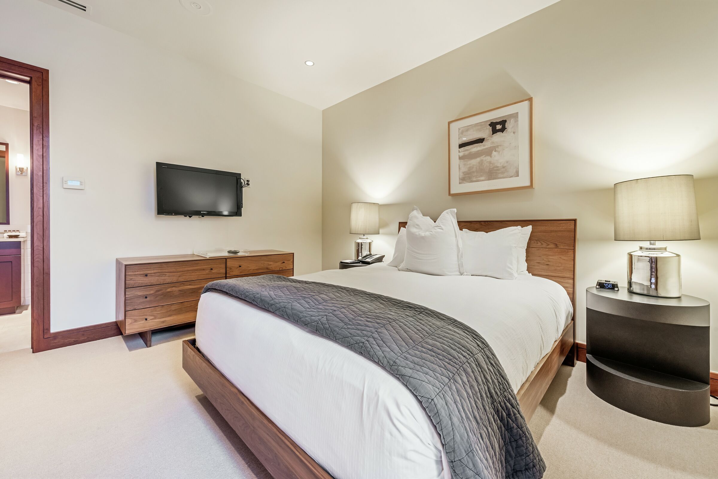 #5EW - Bedroom