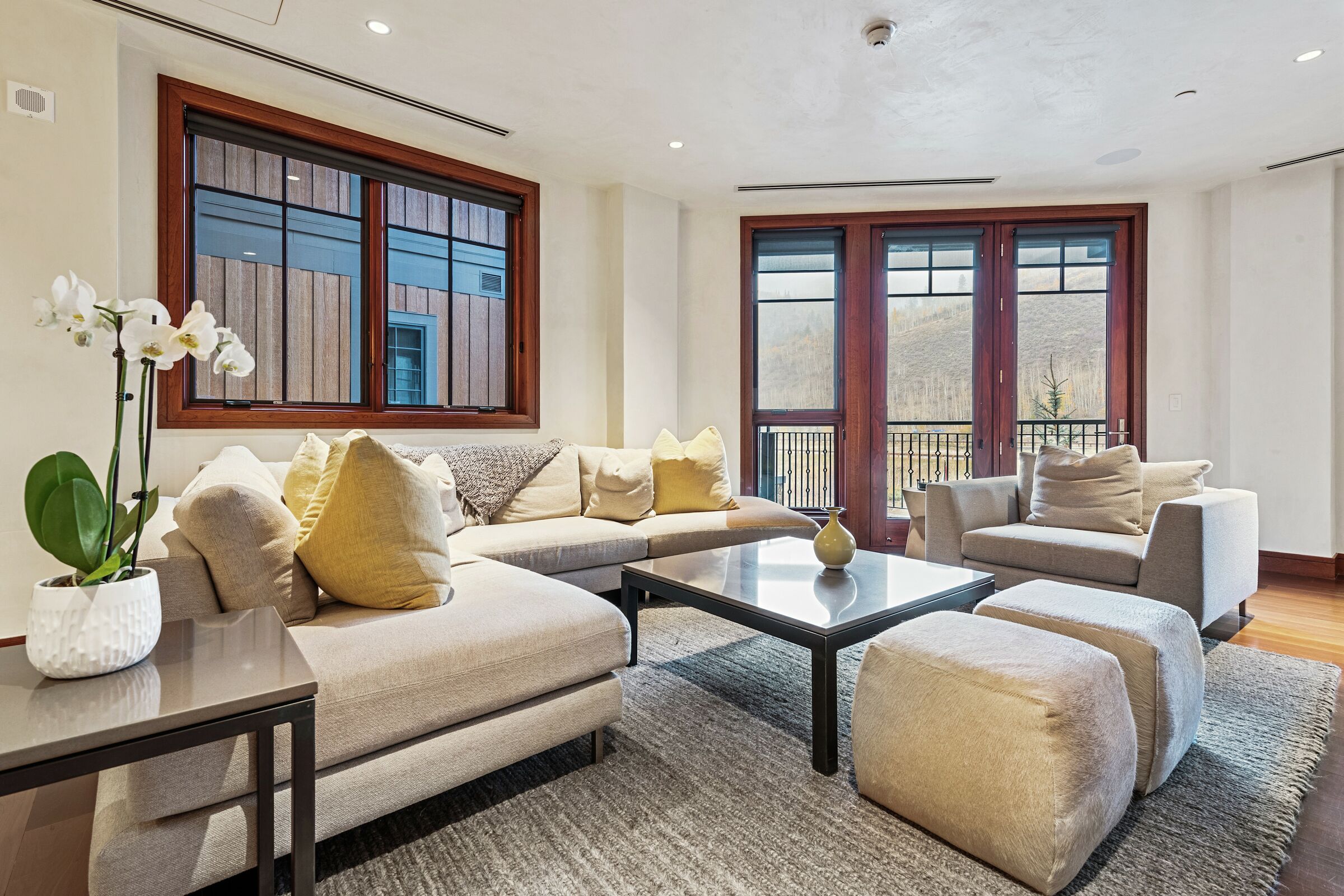 #5EW - Living Room