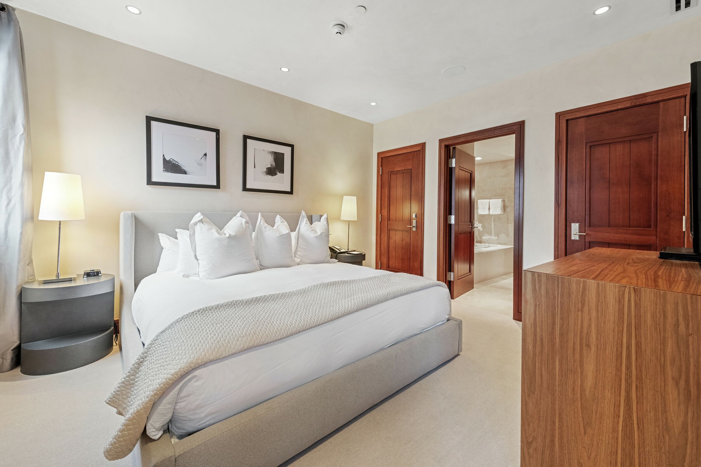 #5EW - Master Bedroom