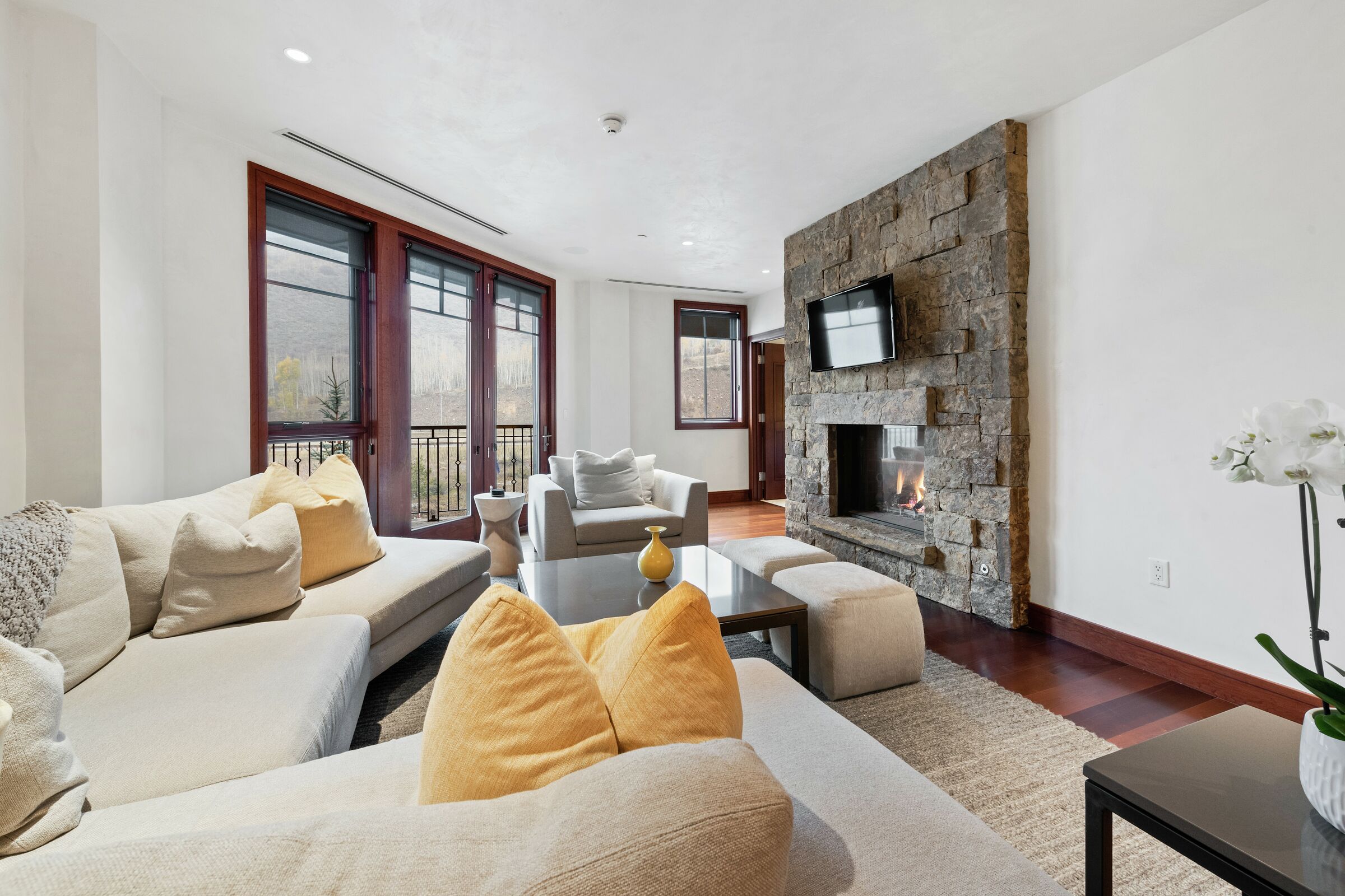 #5EW - Living Room