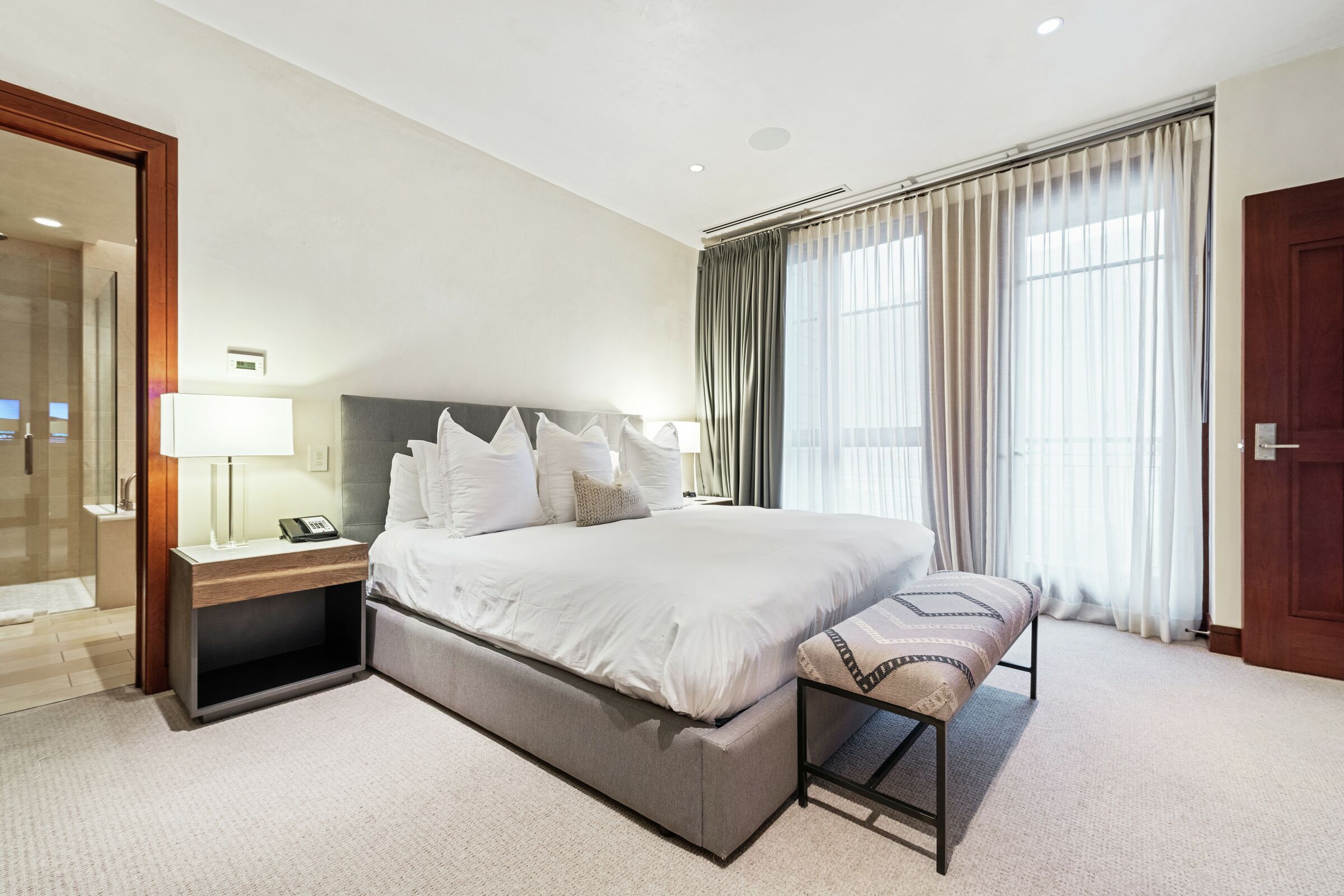 #6CE - Master Bedroom
