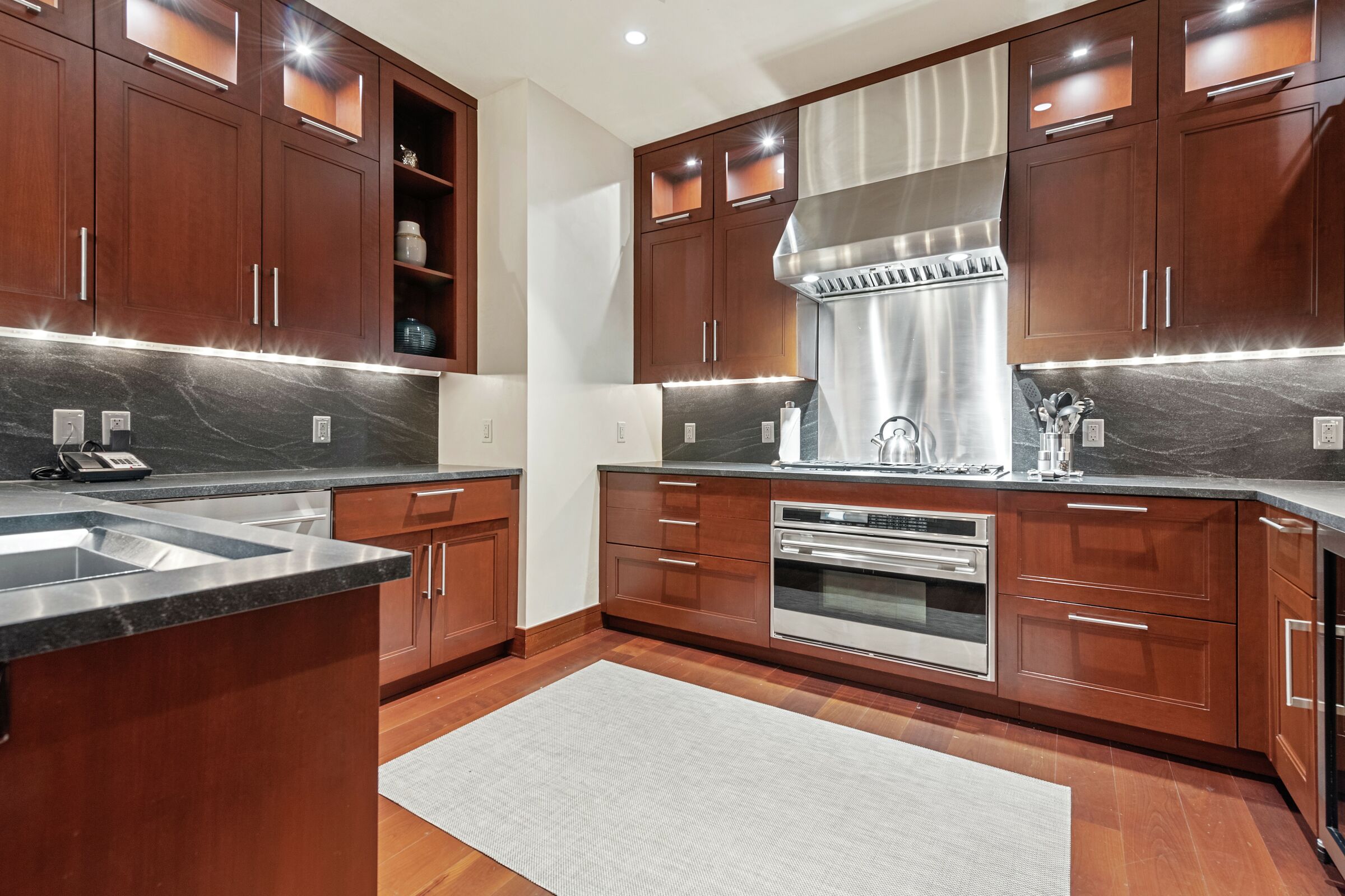 #6CE - Kitchen