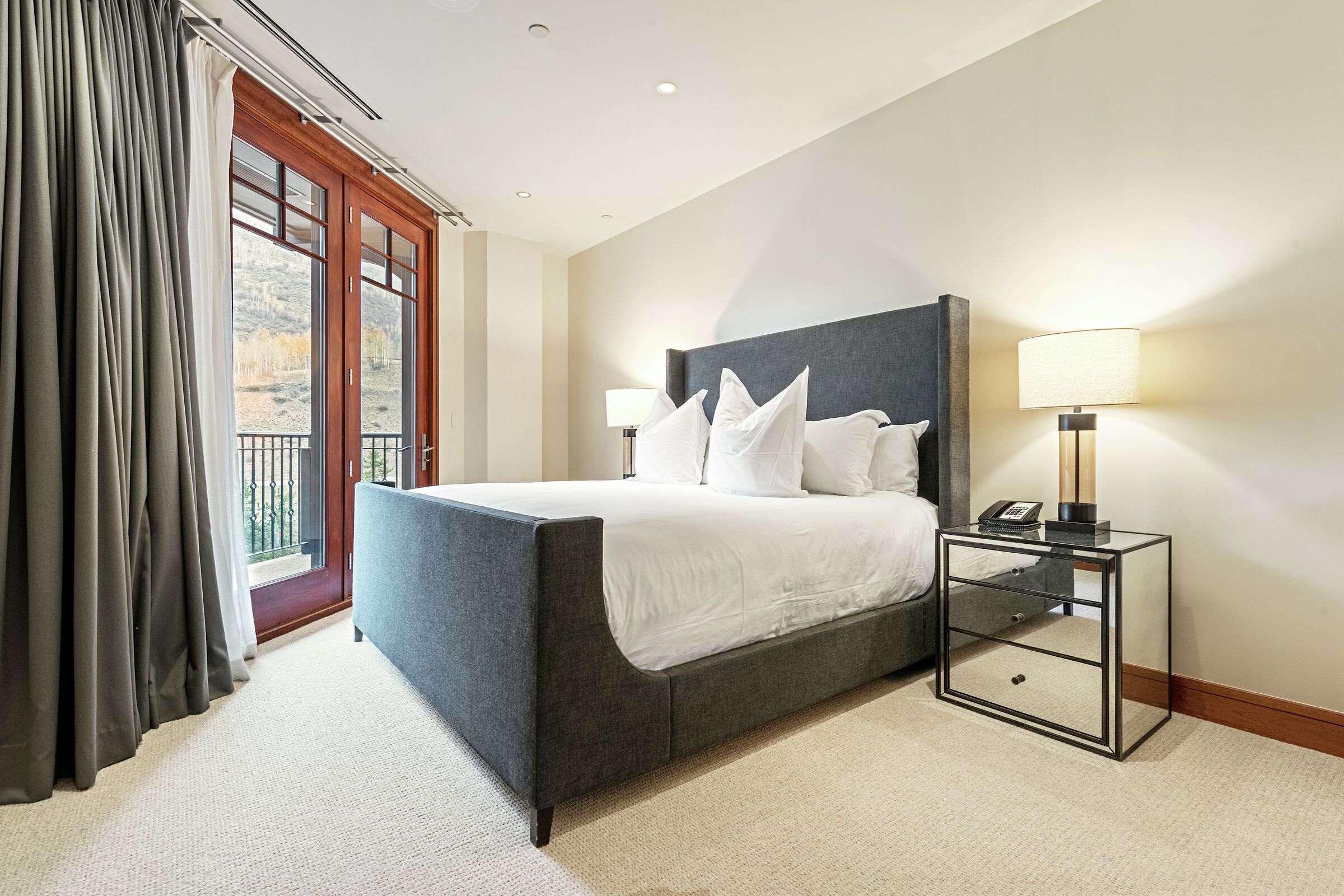#6CE - Bedroom