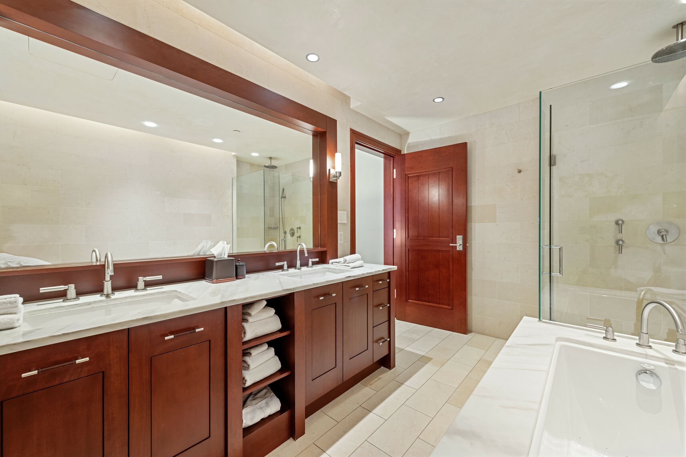 #6CE - Master Ensuite Bathroom
