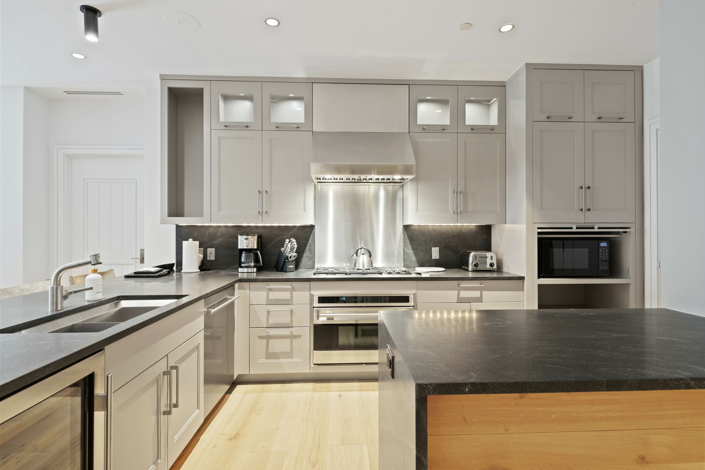#6EE - Kitchen