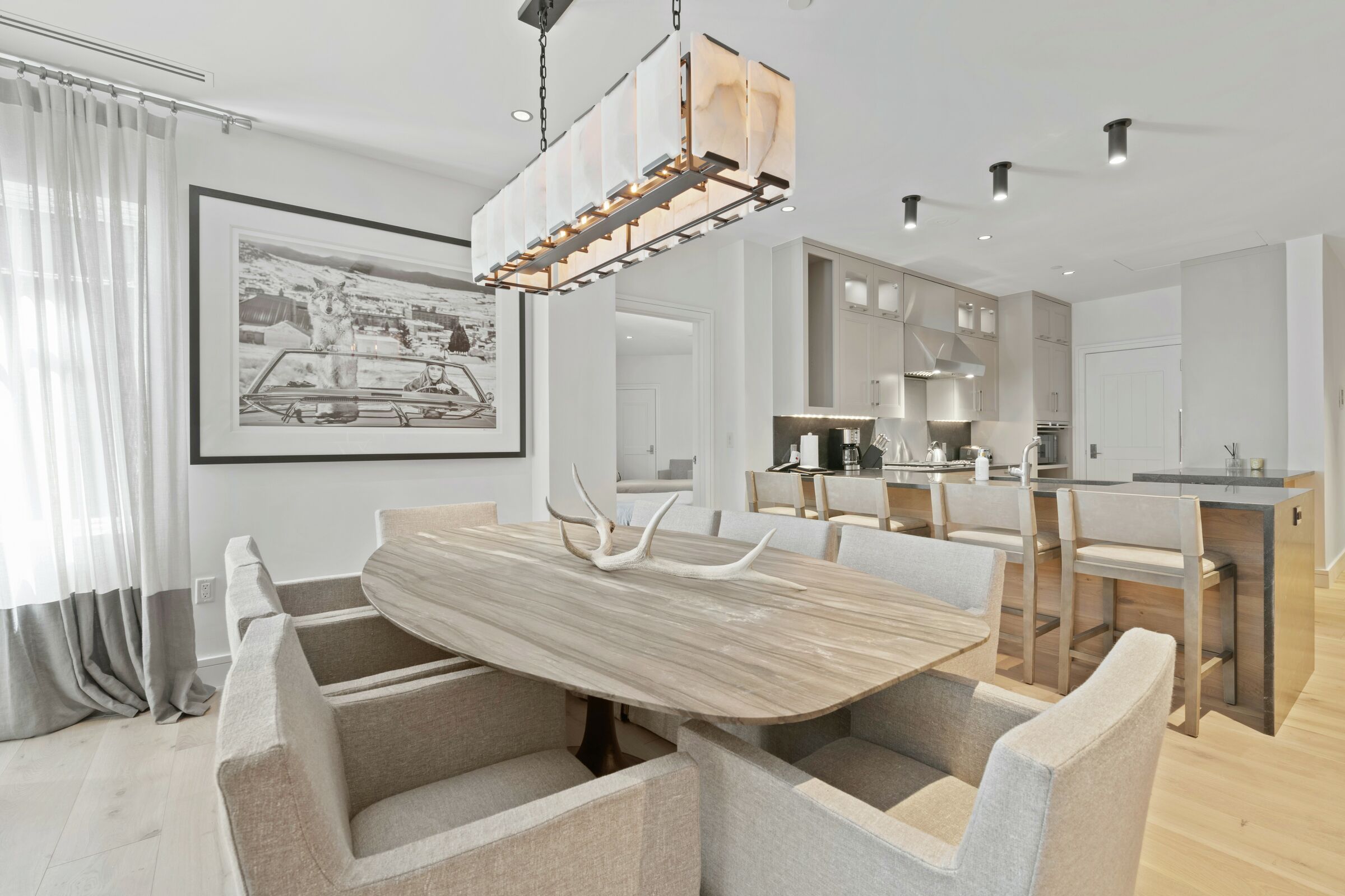 #6EE - Dining Room