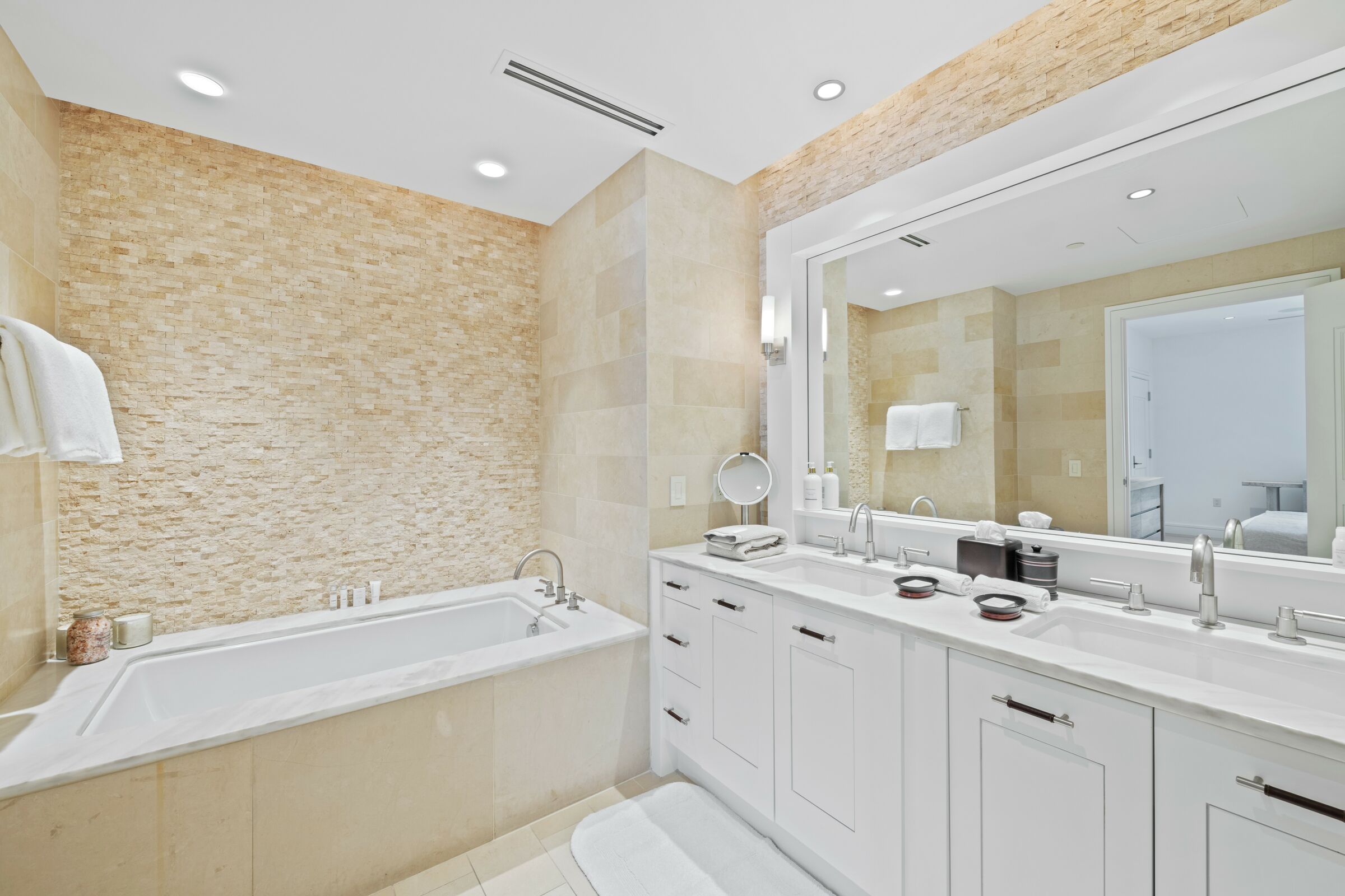 #6EE - Master Ensuite Bathroom