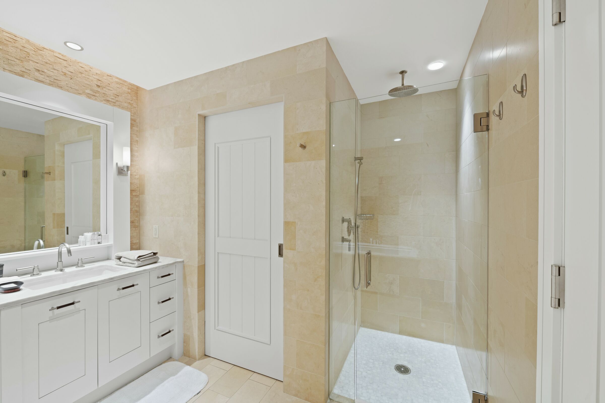 #6EE - Master Ensuite Bathroom