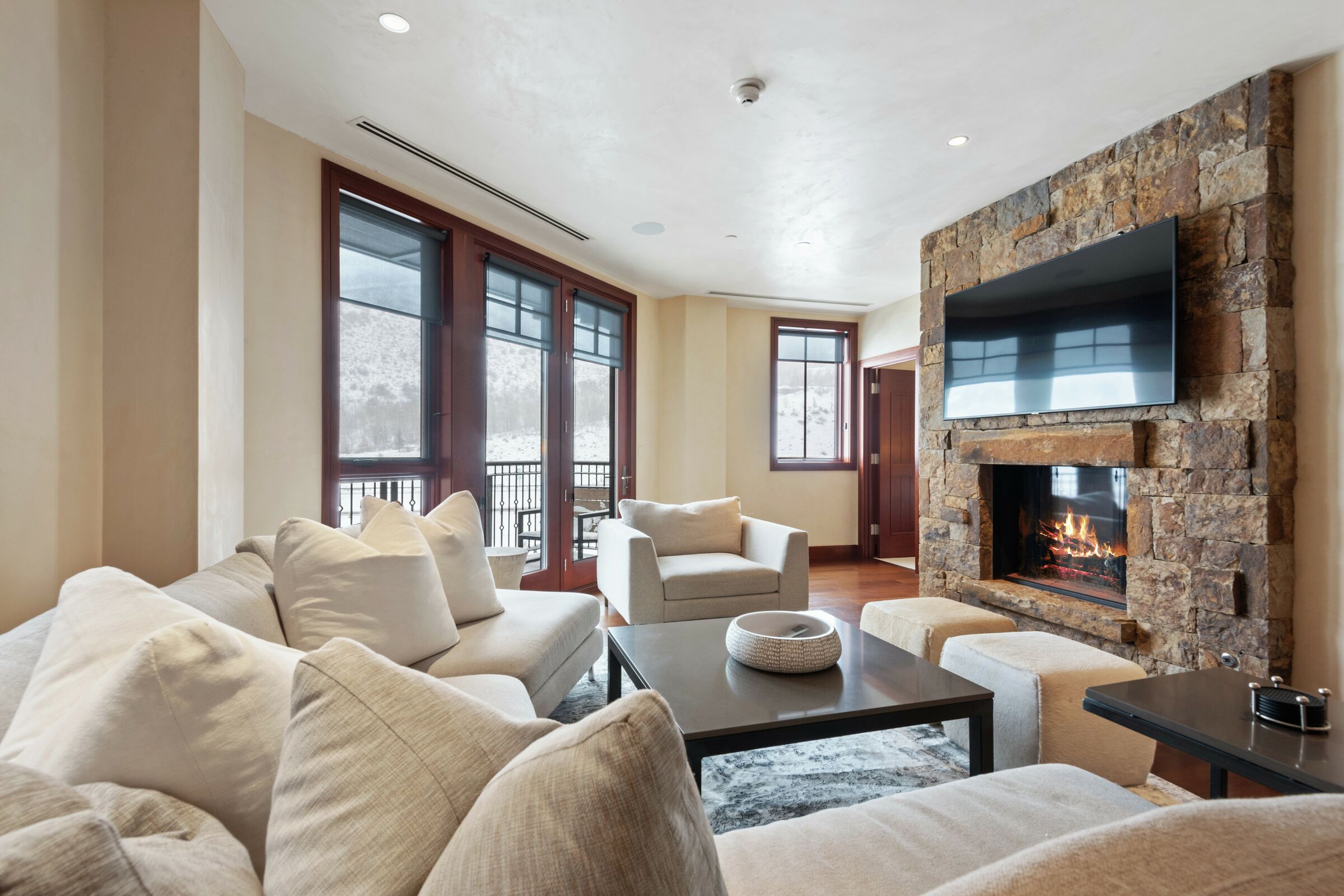 #6EW - Living Room
