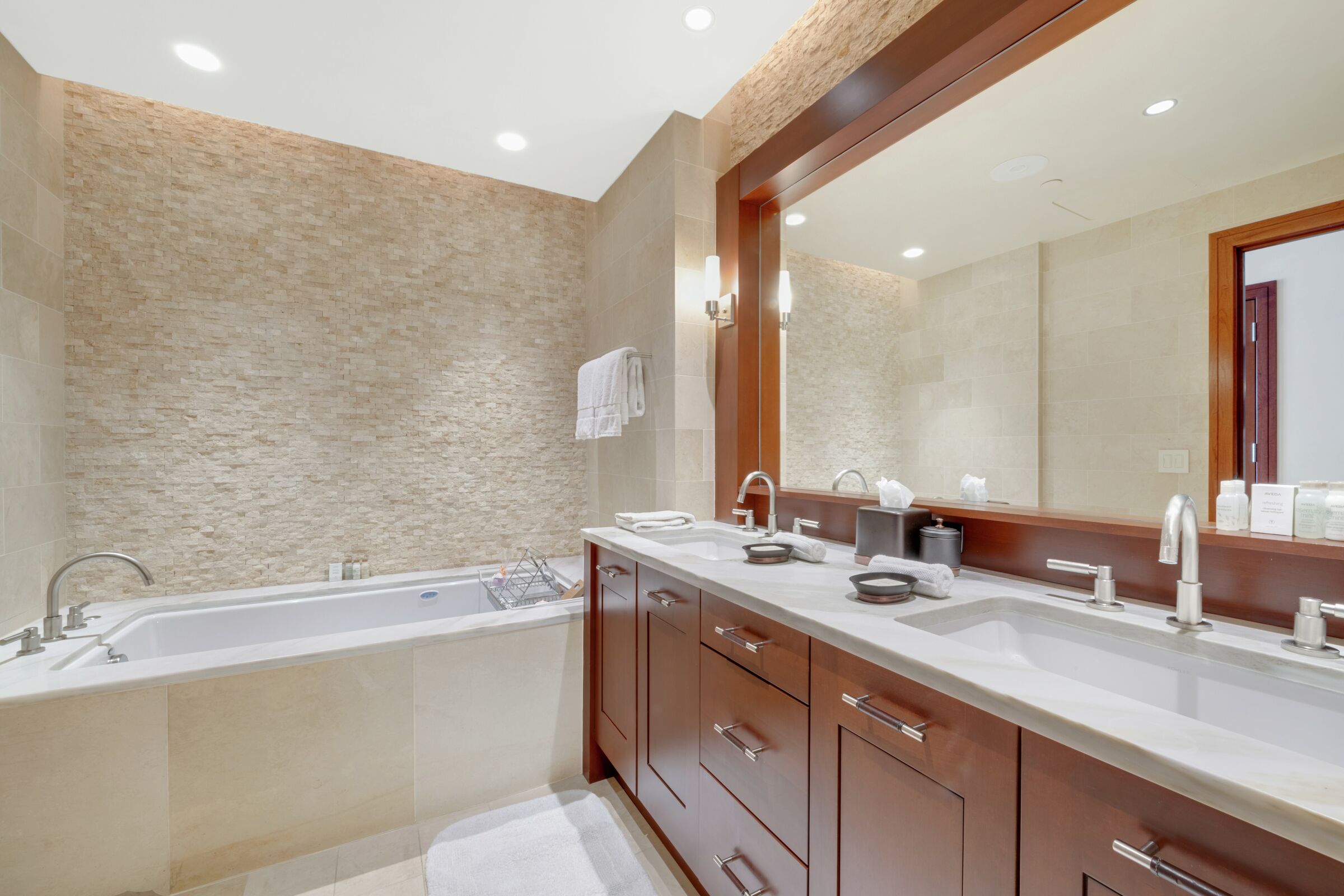 #7EE - Master Ensuite Bathroom
