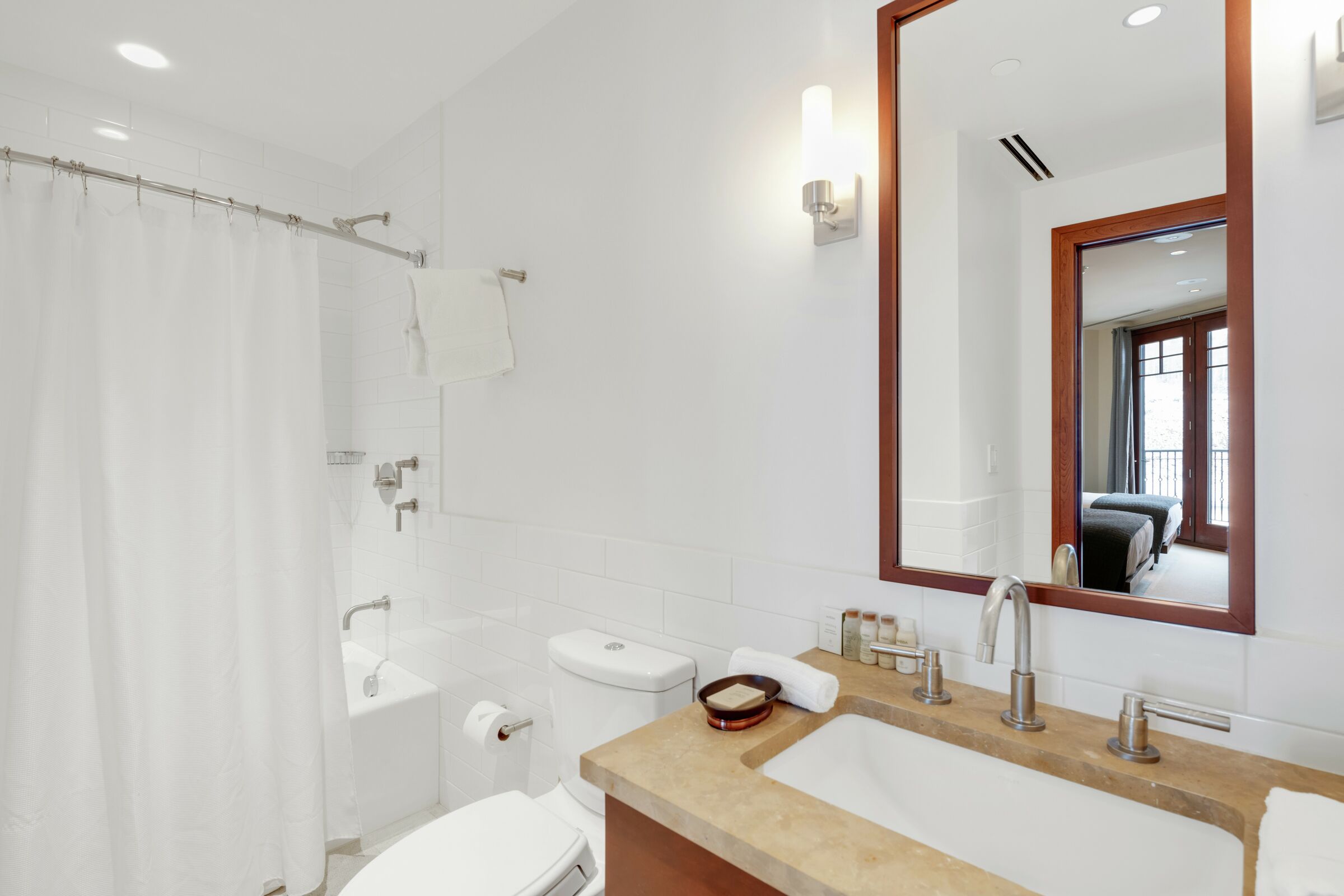 #7EE - Ensuite Bathroom