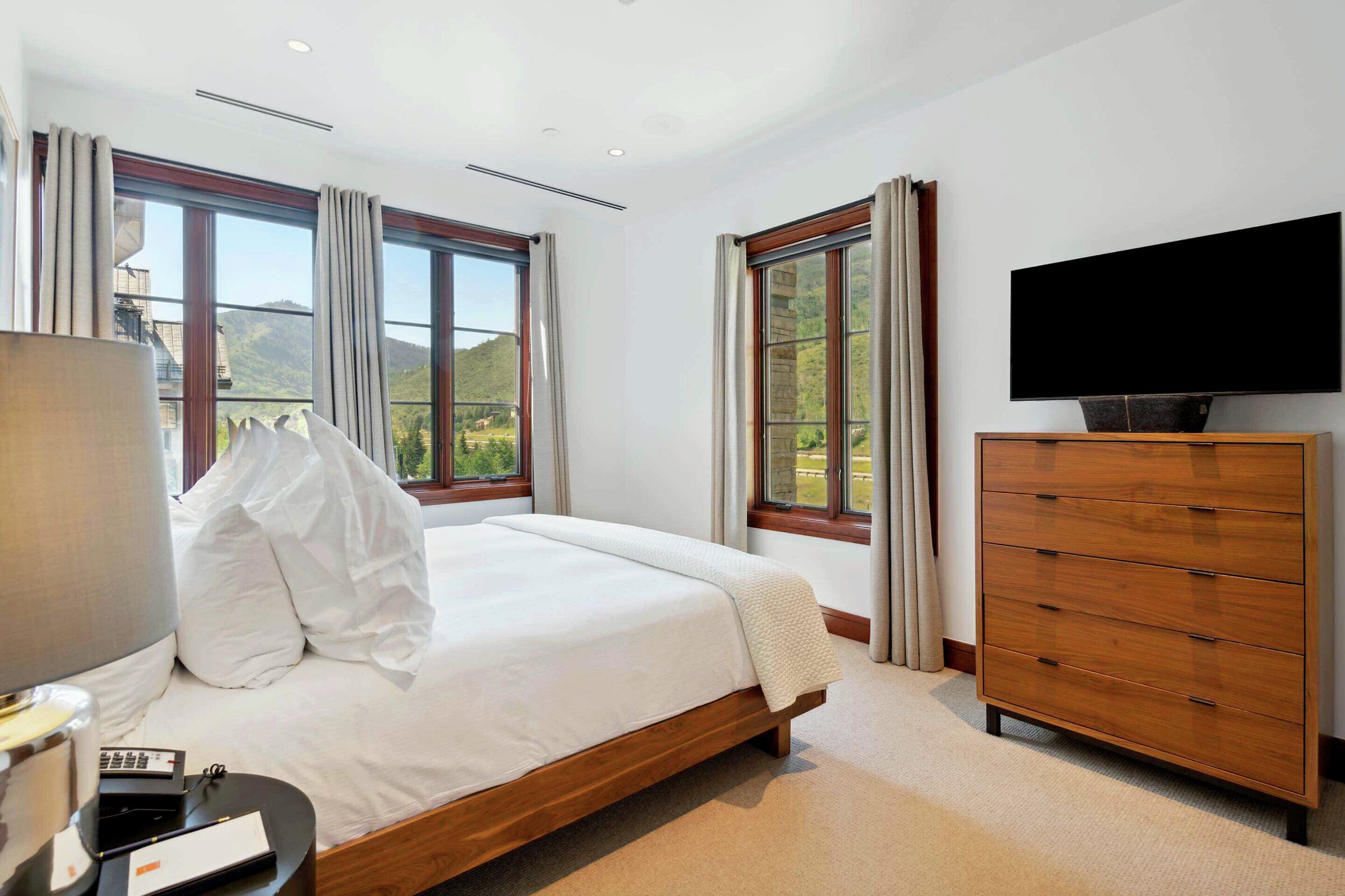 #6AW - Bedroom
