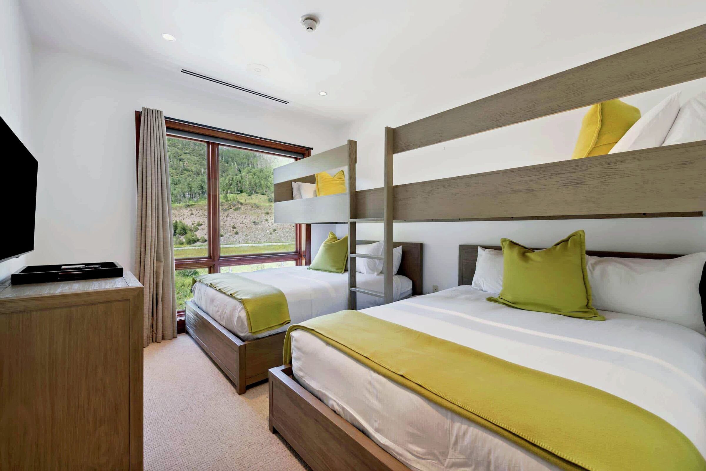 #6AW - Bedroom