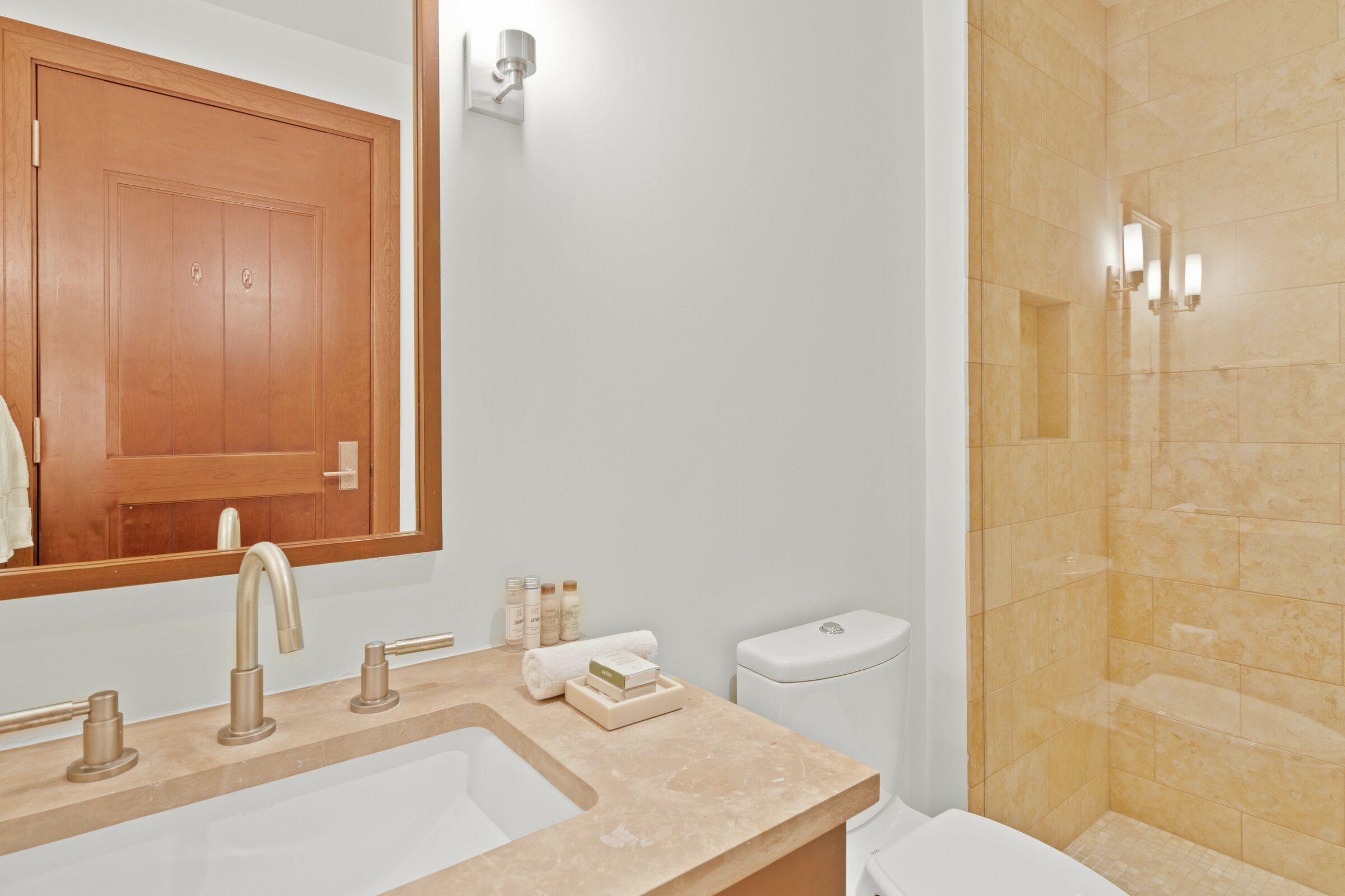 #7AE - Bathroom