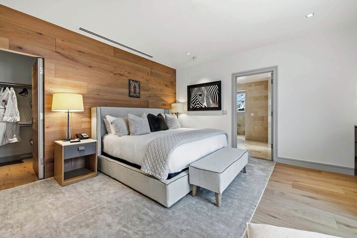 #5FE - Master Bedroom