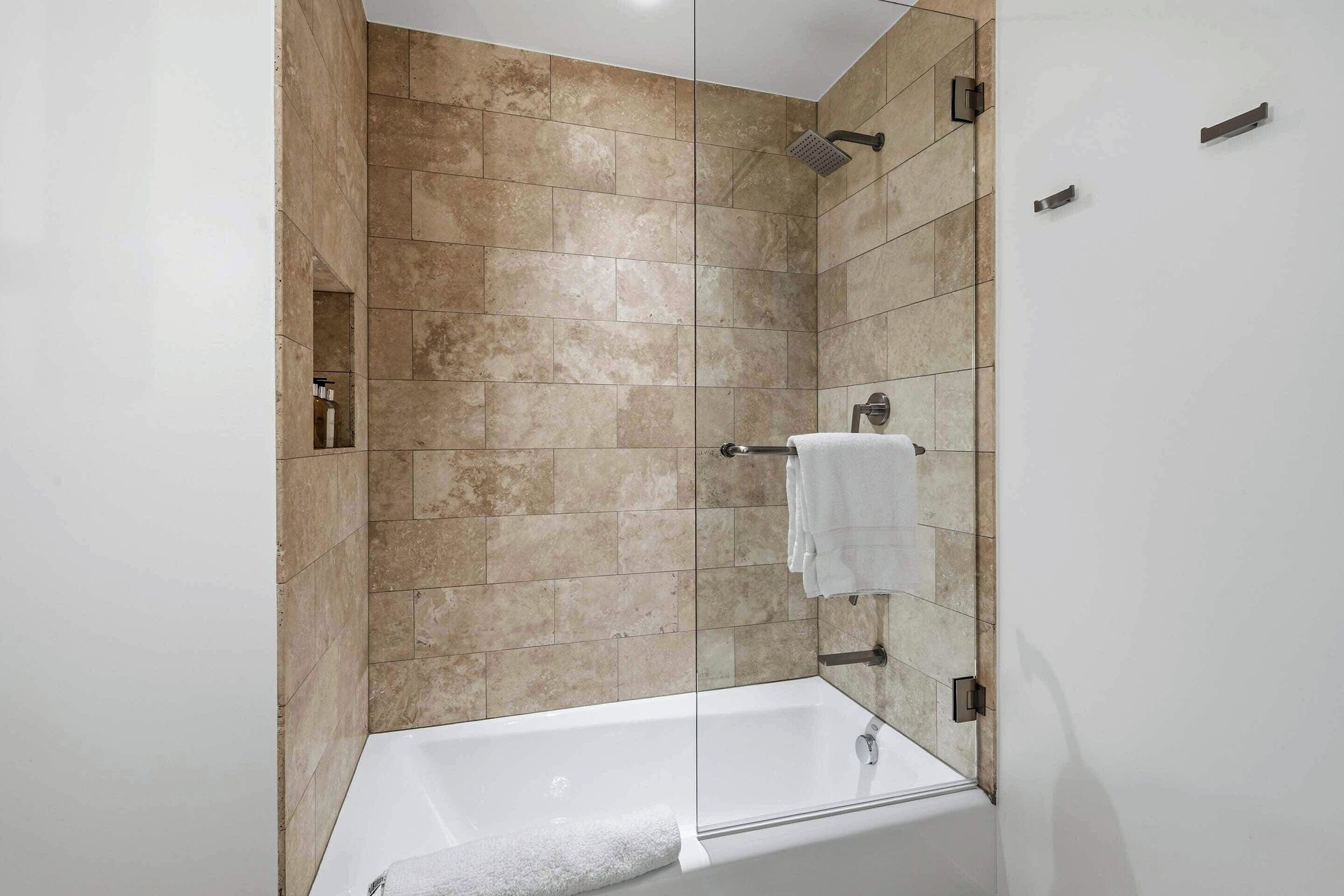 #5FE - Ensuite Bathroom