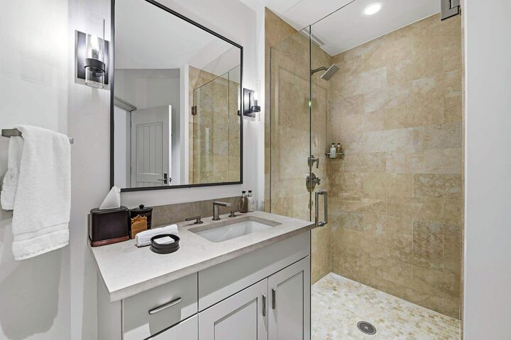 #5FE - Ensuite Bathroom