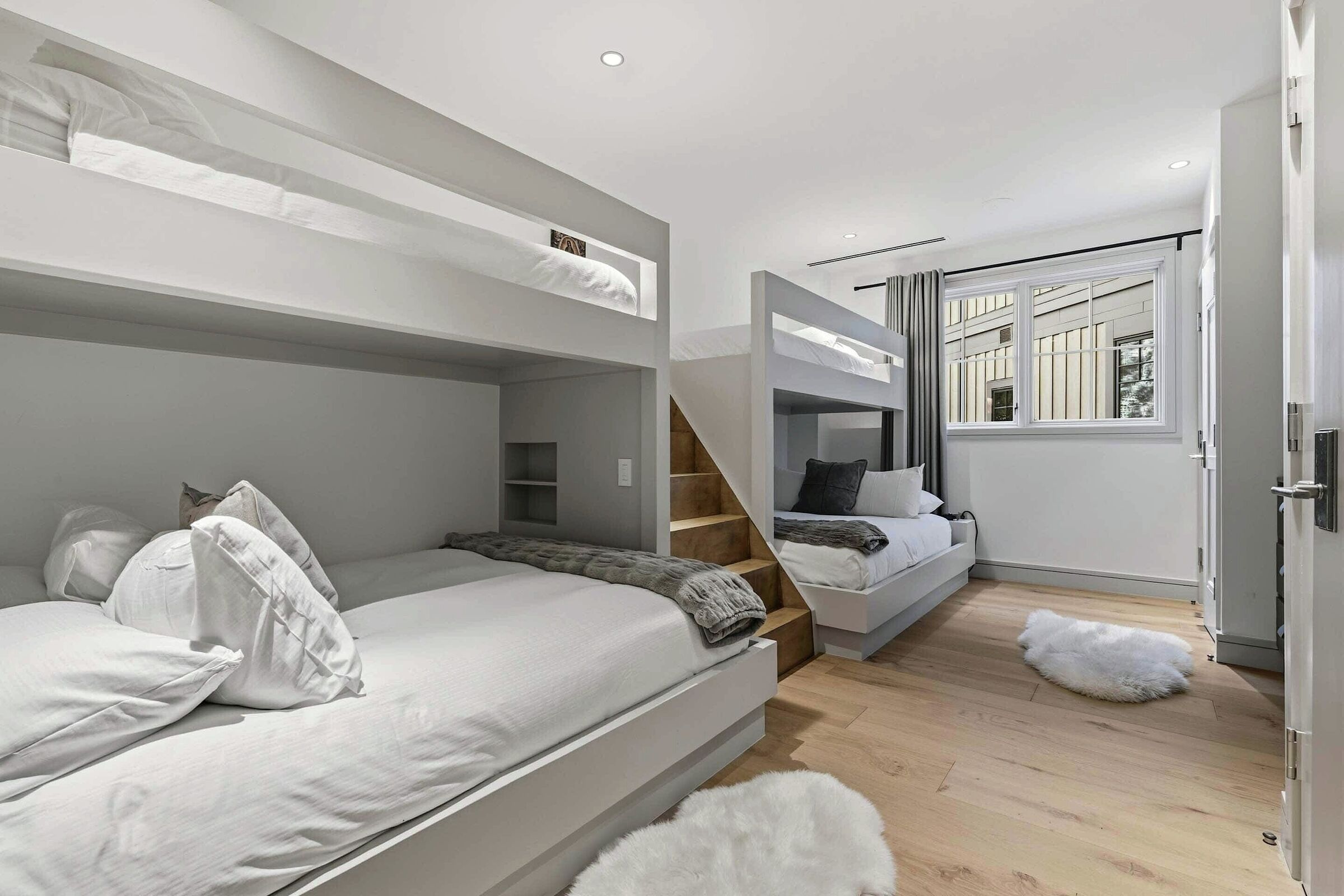 #5FE - Den with Bunk Beds