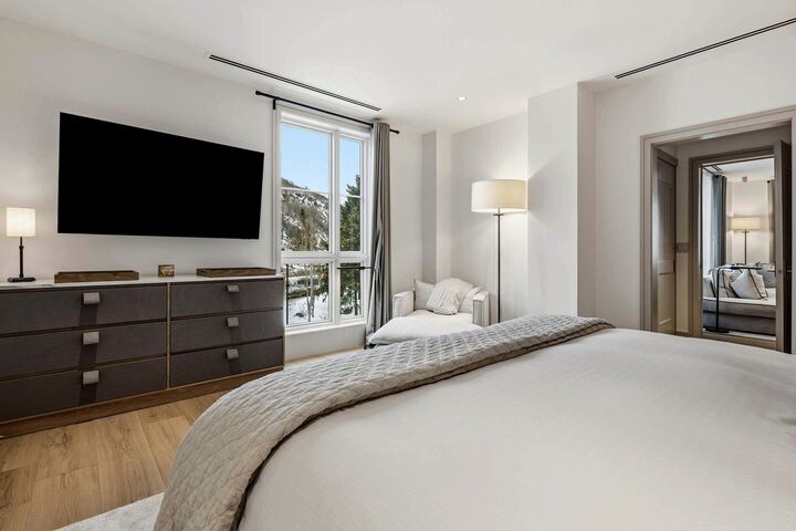 #5FE - Master Bedroom