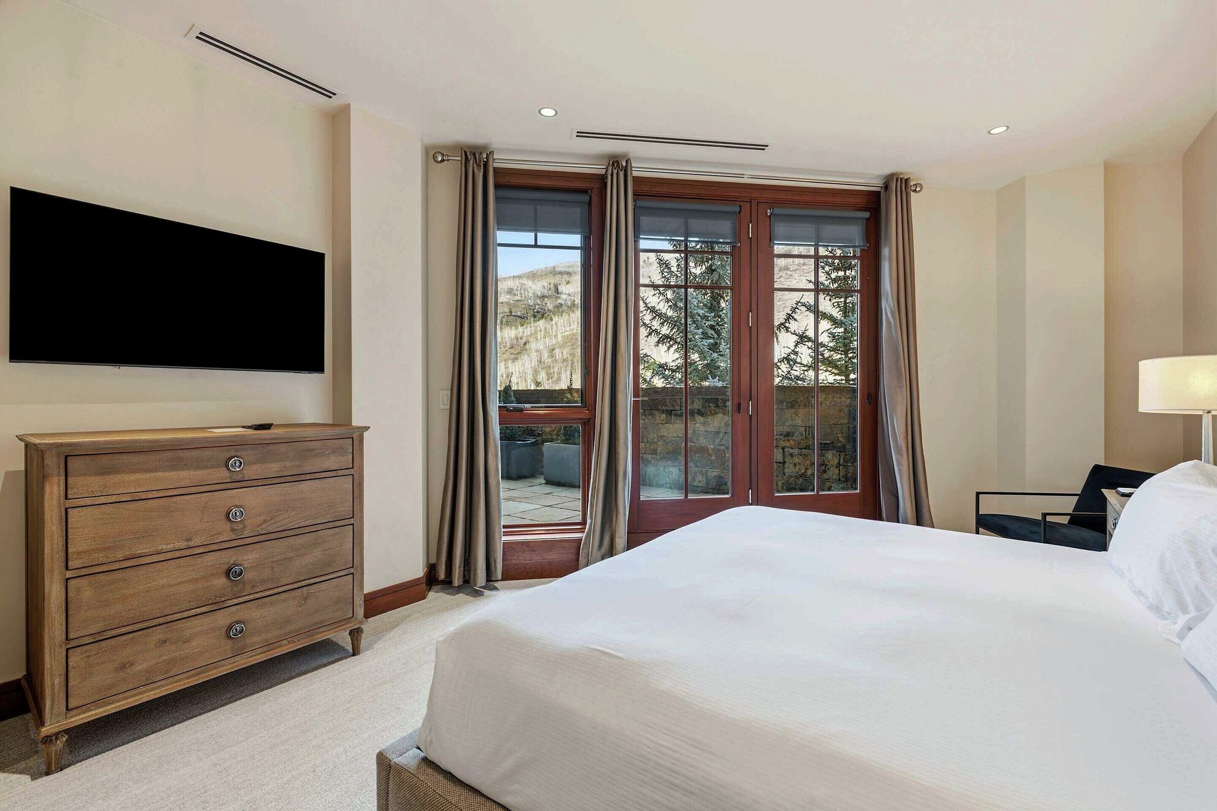 #4CE - Bedroom