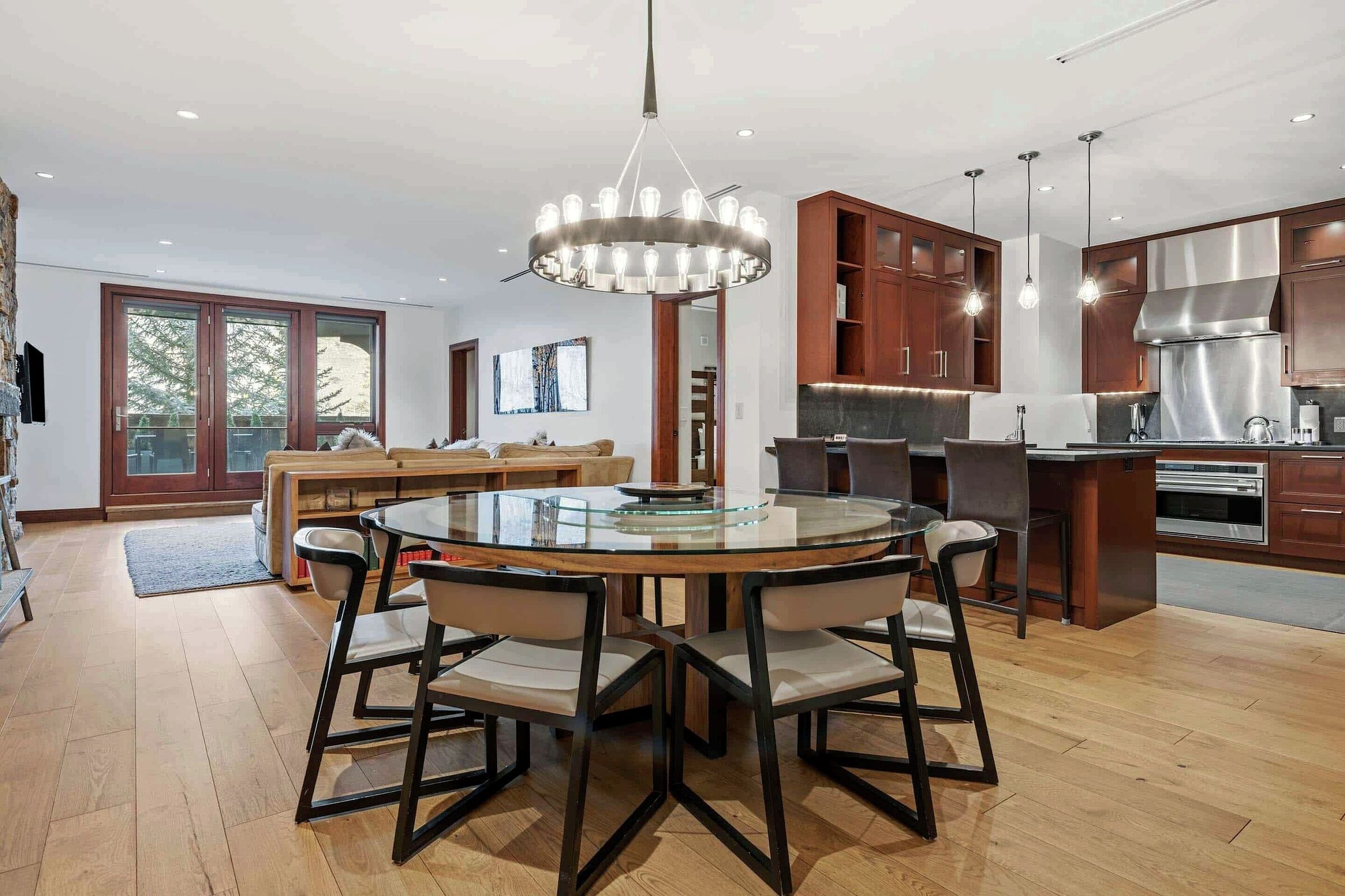 #4CE - Dining Area, Living Area & Kitchen