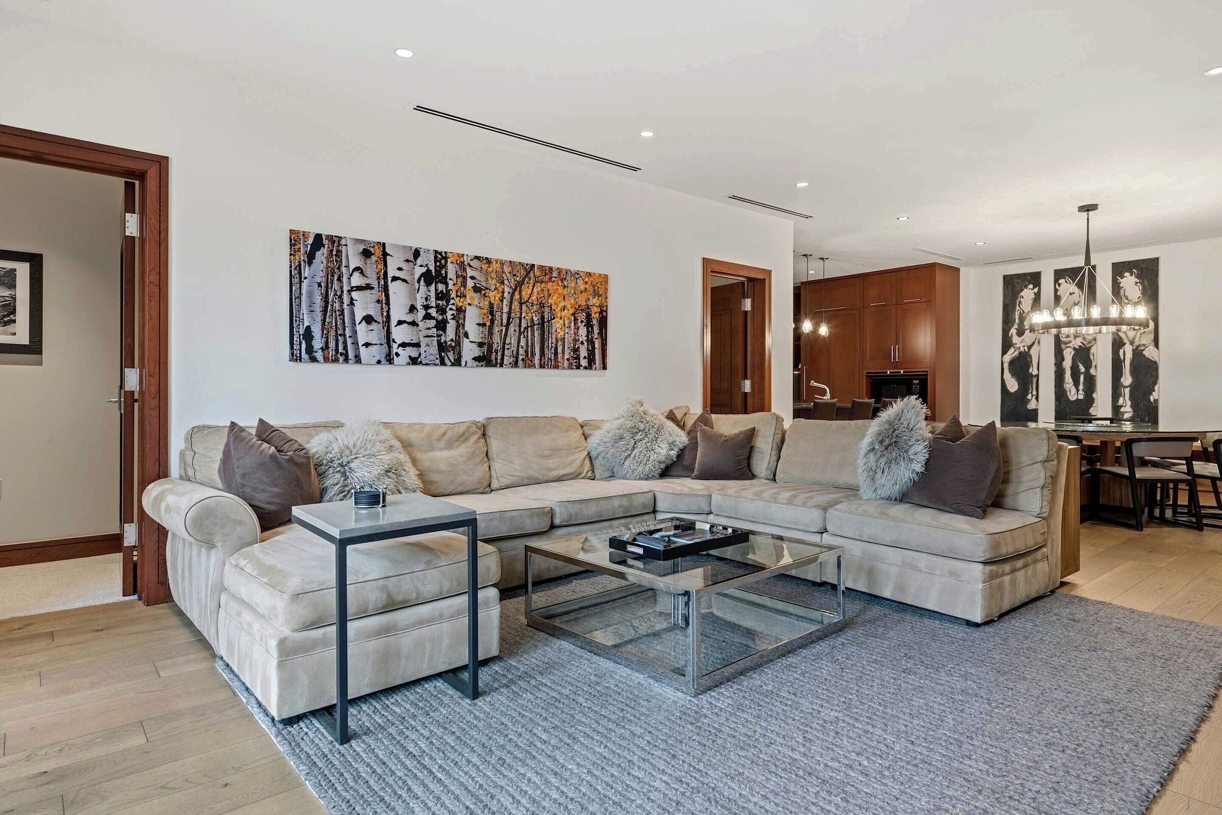 #4CE - Living Area