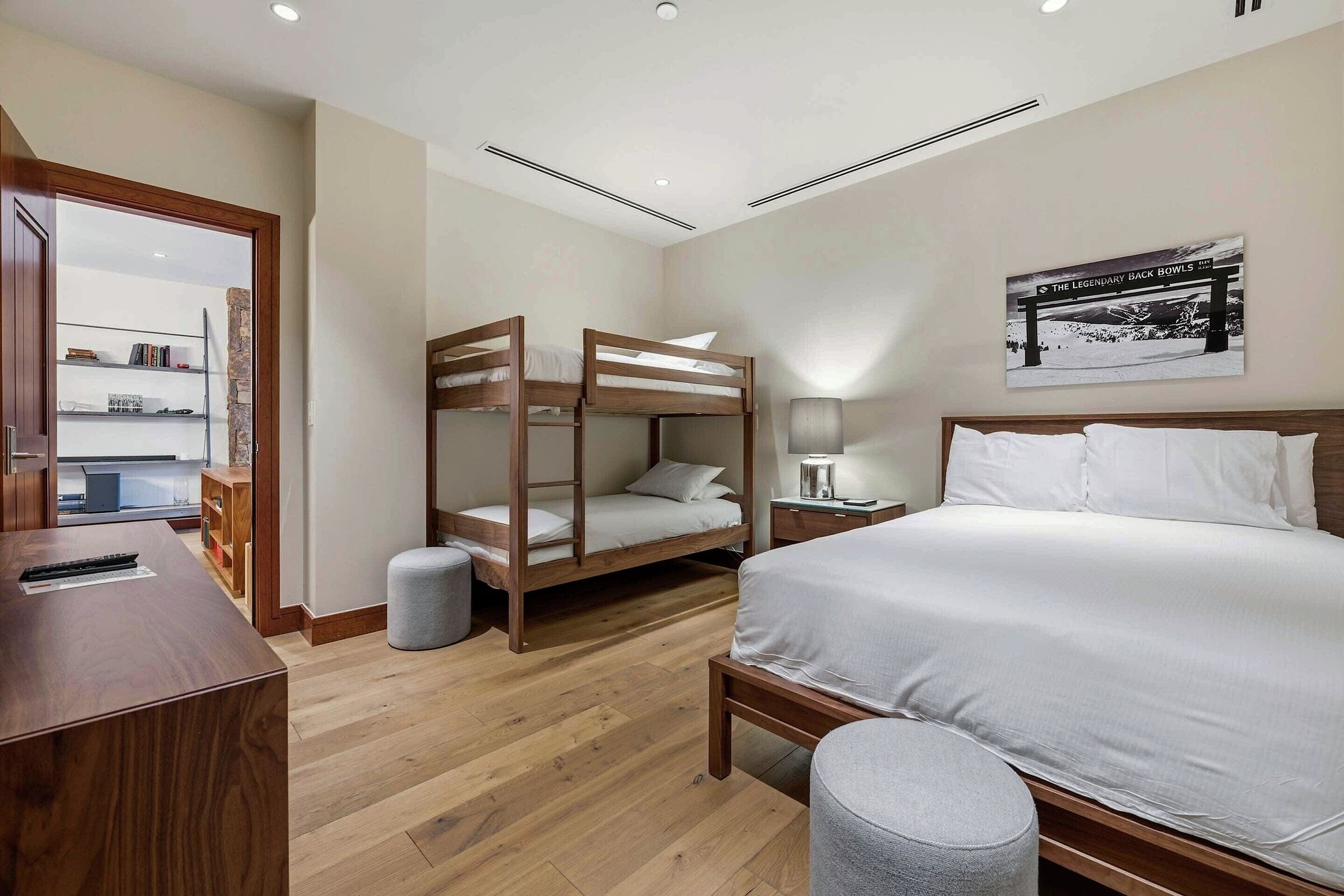 #4CE - Bedroom