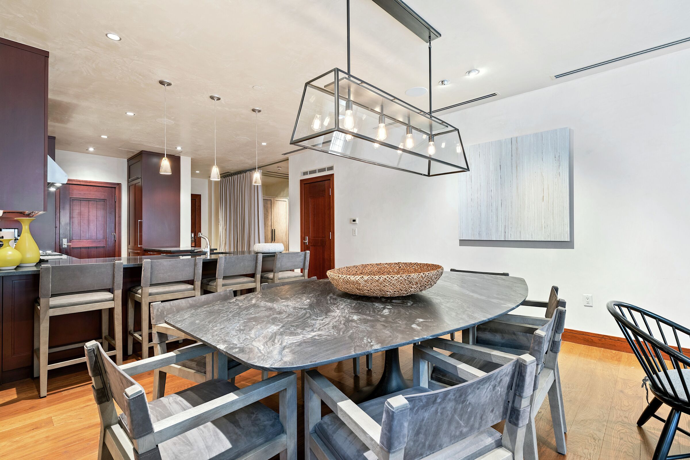 #5EE - Dining Room & Kitchen
