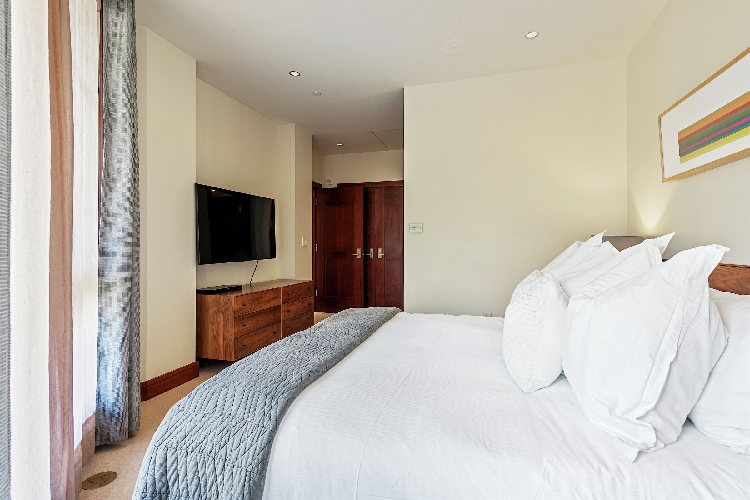 #6CW - Bedroom